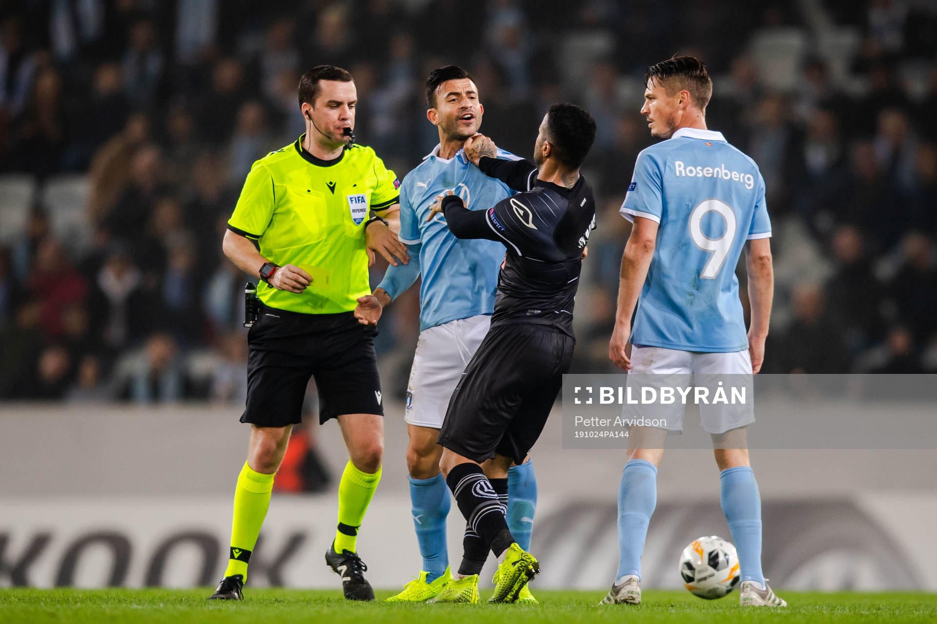 Behrang Safari of Malmö FF in a dispute with Carlinhos