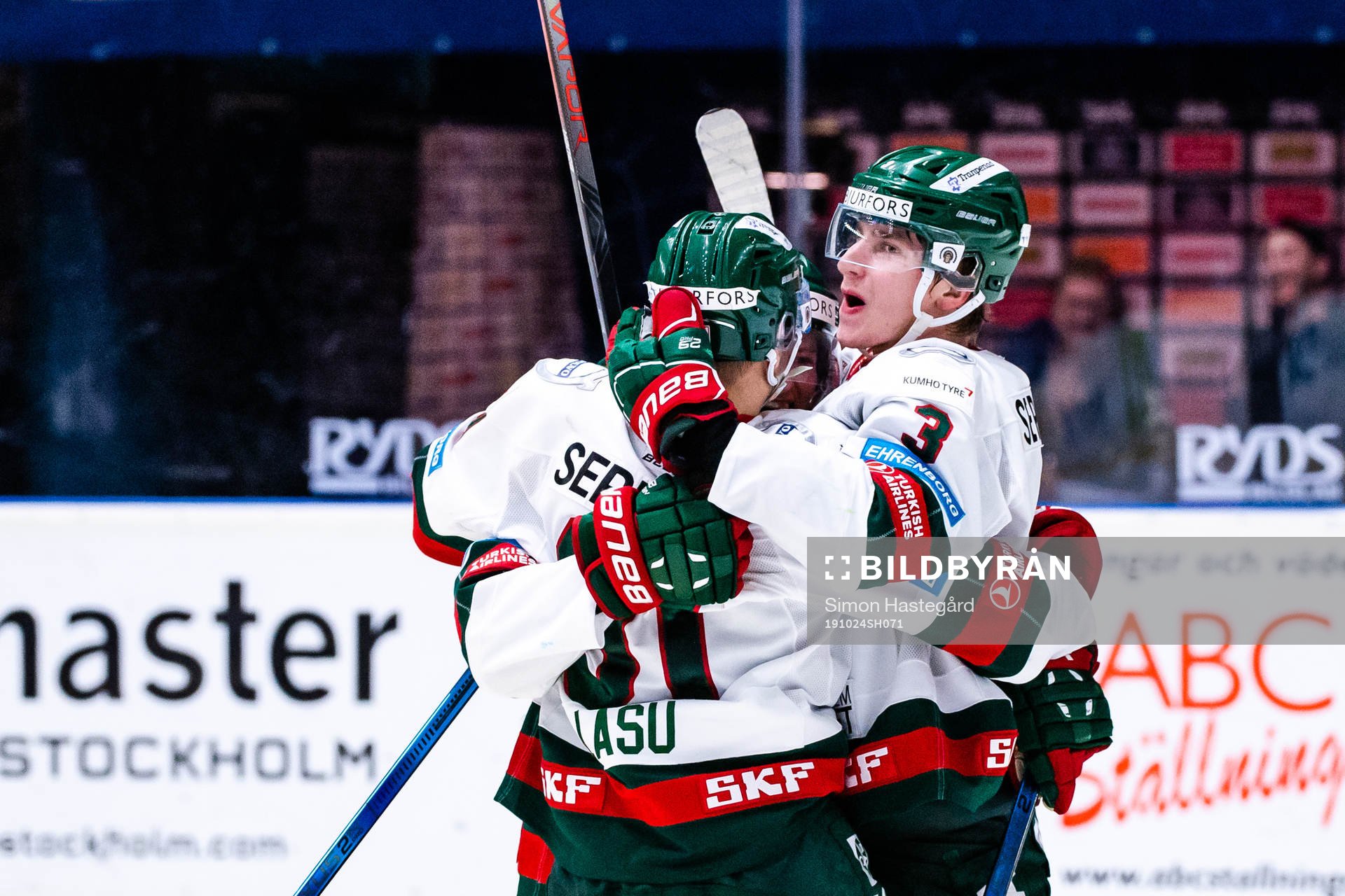 Frölundas Jacob Moverare jublar