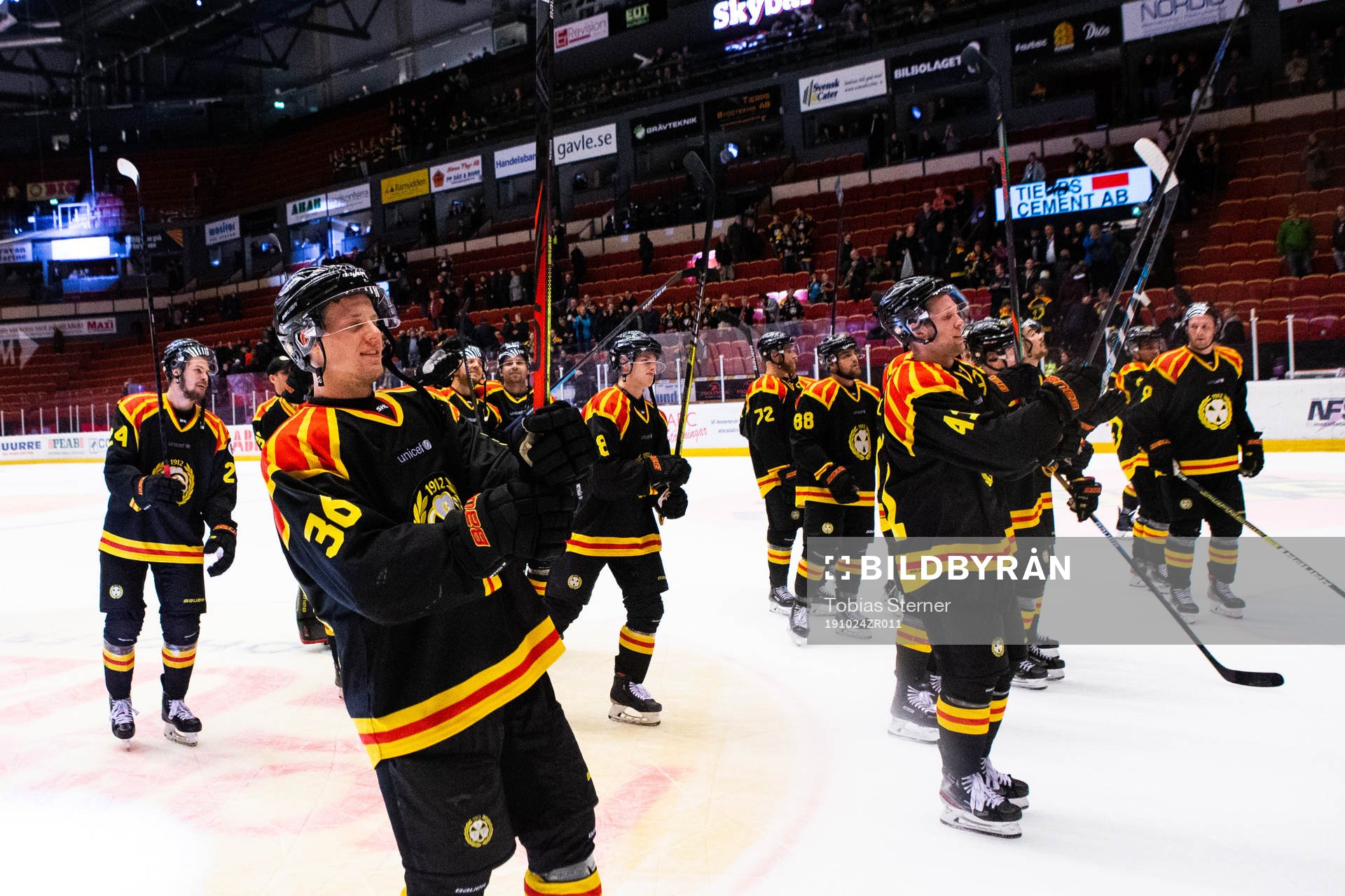 Brynäs spelare jublar