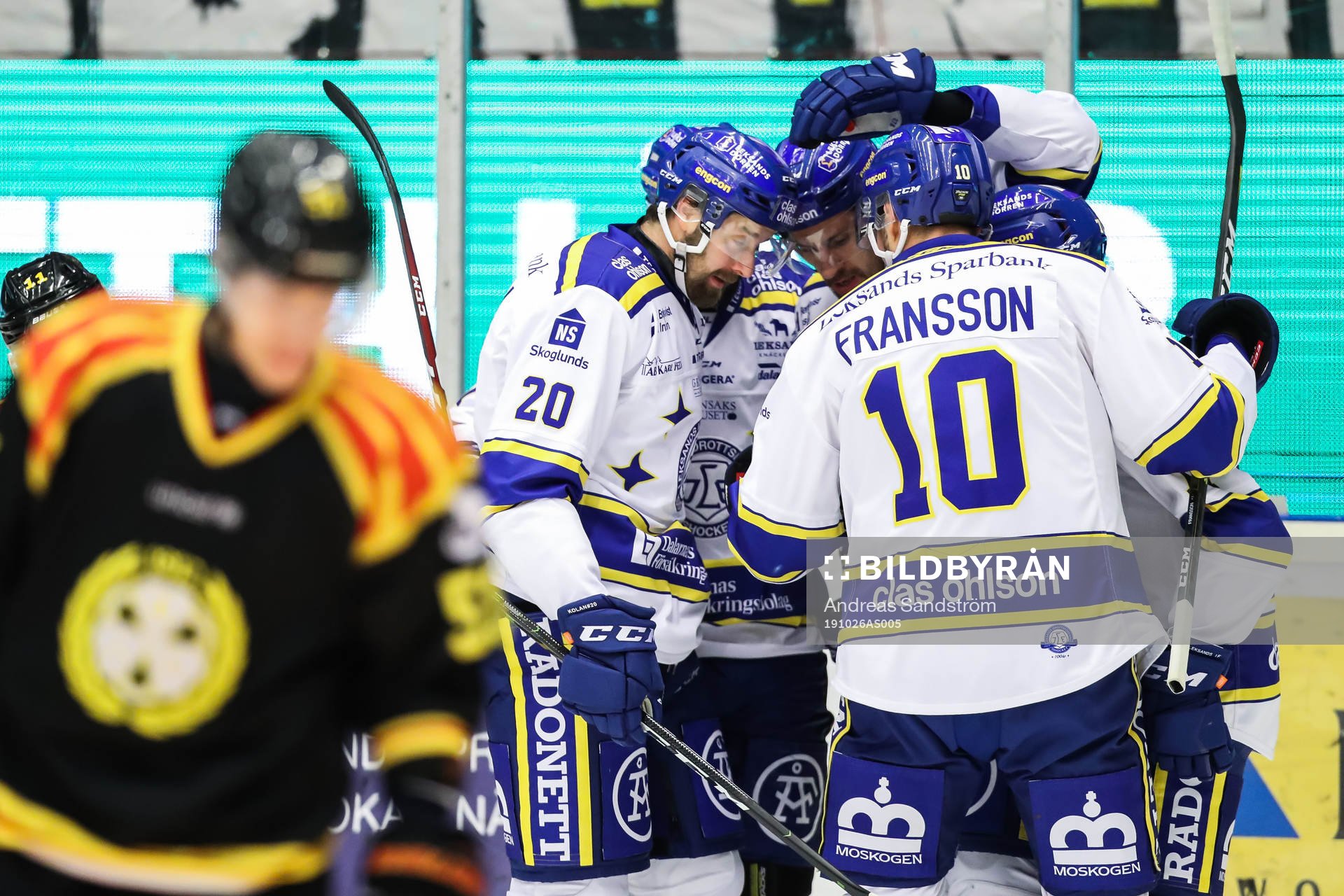 Leksands Spencer Abbott jublar med lagkamrater