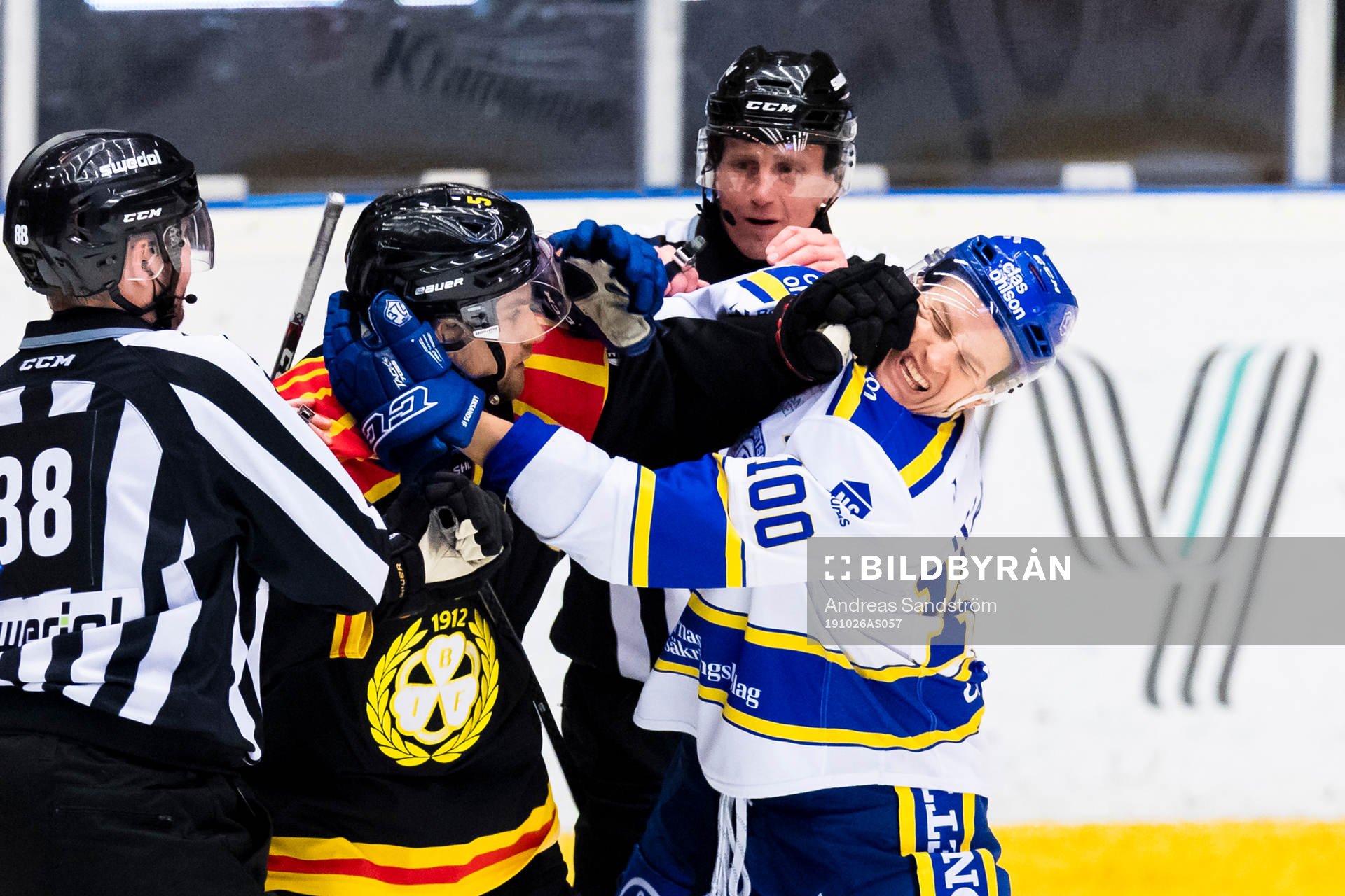 Gruff mellan Brynäs Lukas Kilström och Leksands Martin