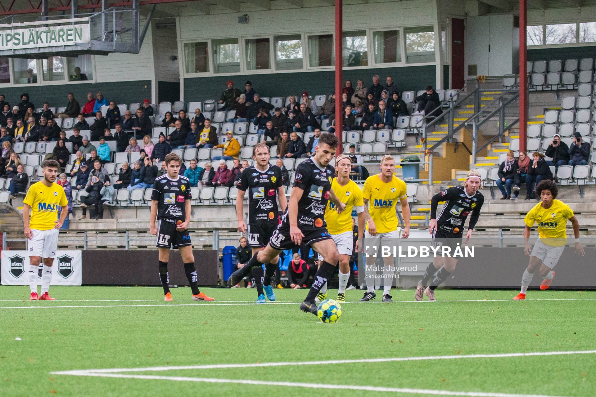 Laholms FKs Gienis Zegiri gör 1-0 på straff
