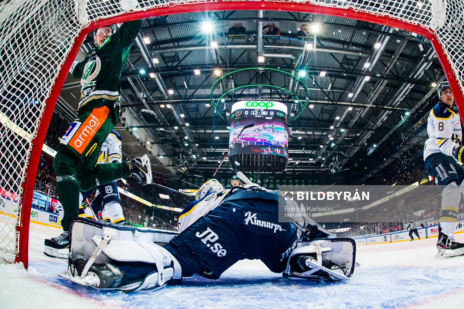 Färjestads Victor Ejdsell jublar
