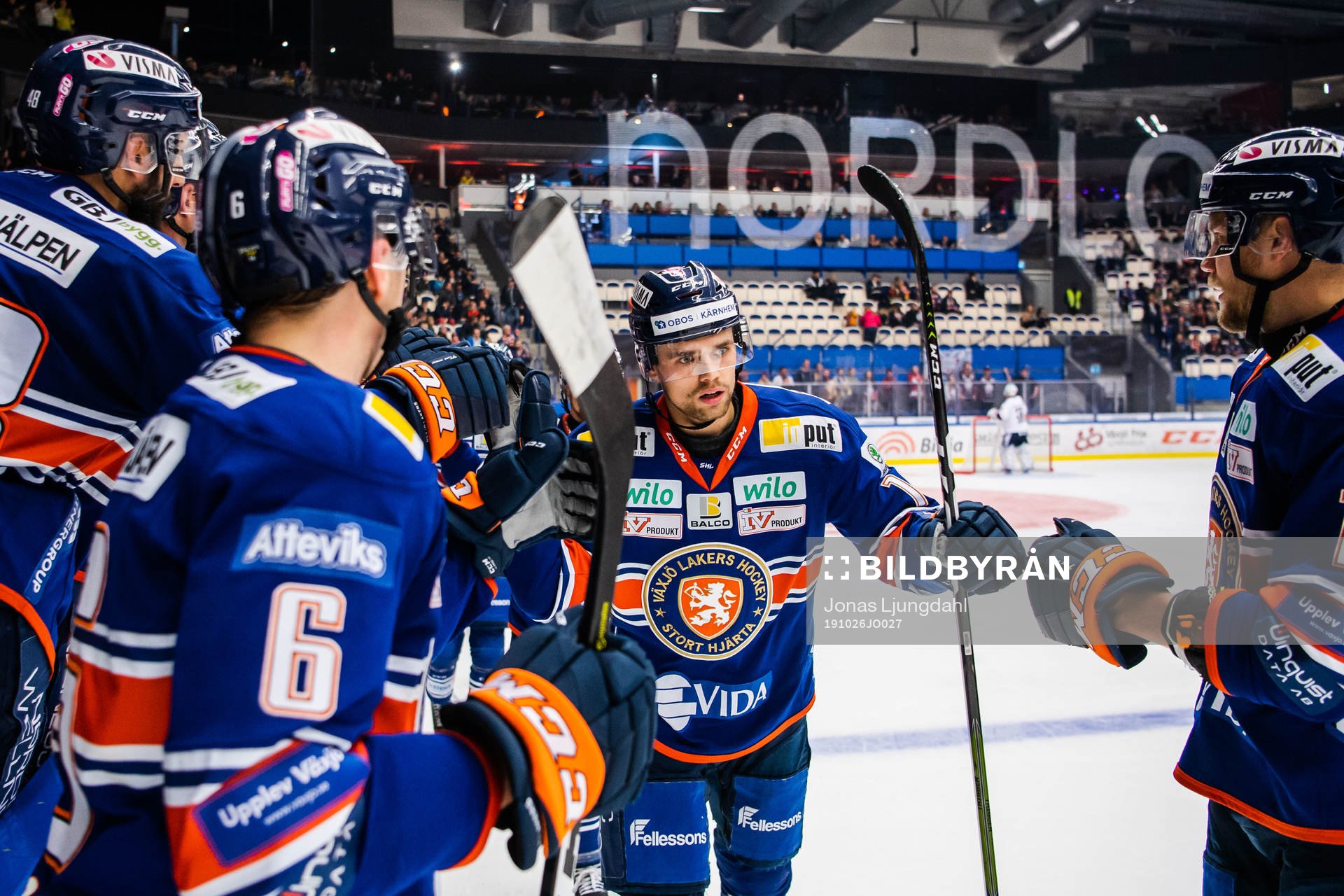 Växjös Emil Pettersson jublar med lagkamrater