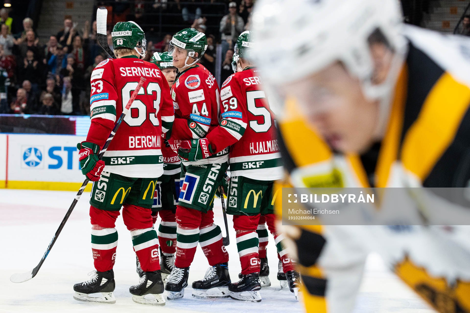 Frölundas Jacob Peterson jublar med lagkamrater