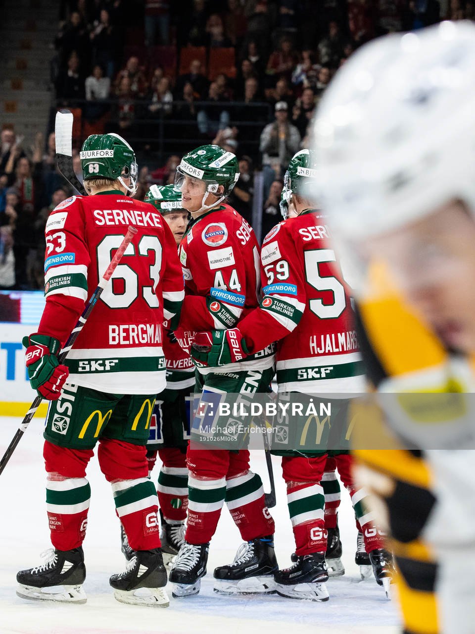 Frölundas Jacob Peterson jublar med lagkamrater