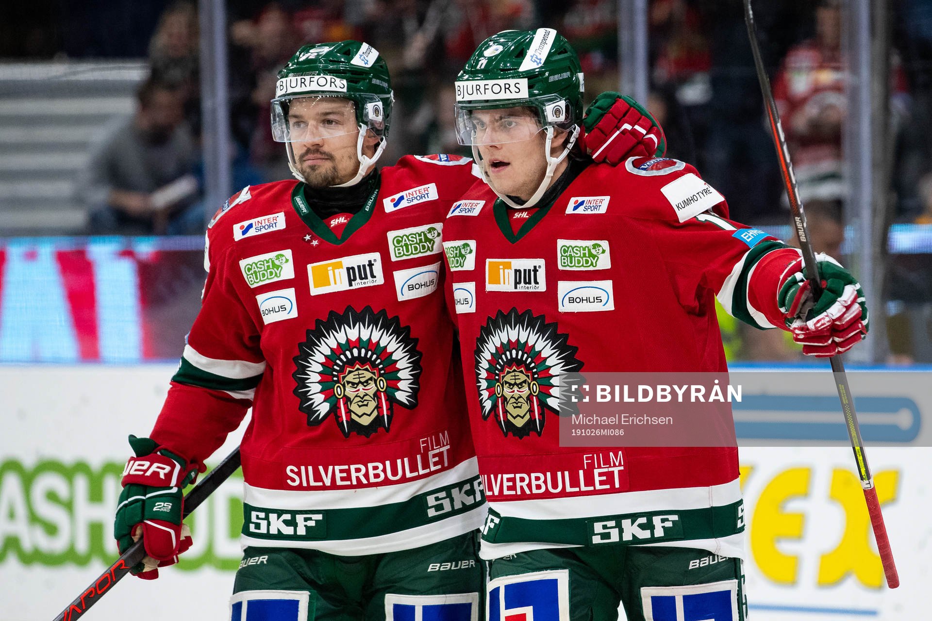 Frölundas Patrik Carlsson jublar ihop med 3-0 målskytten