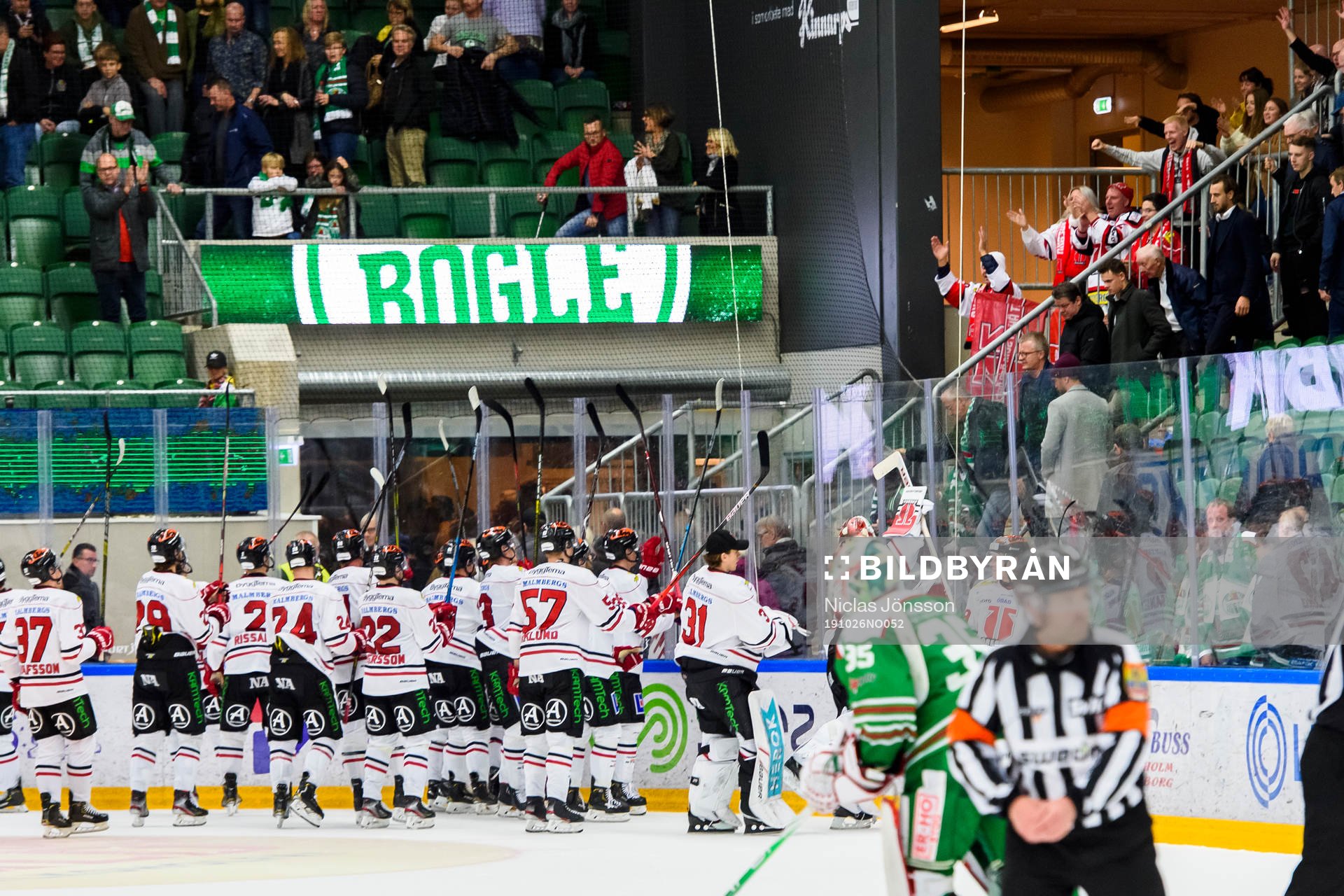 Örebros spelarna tackar