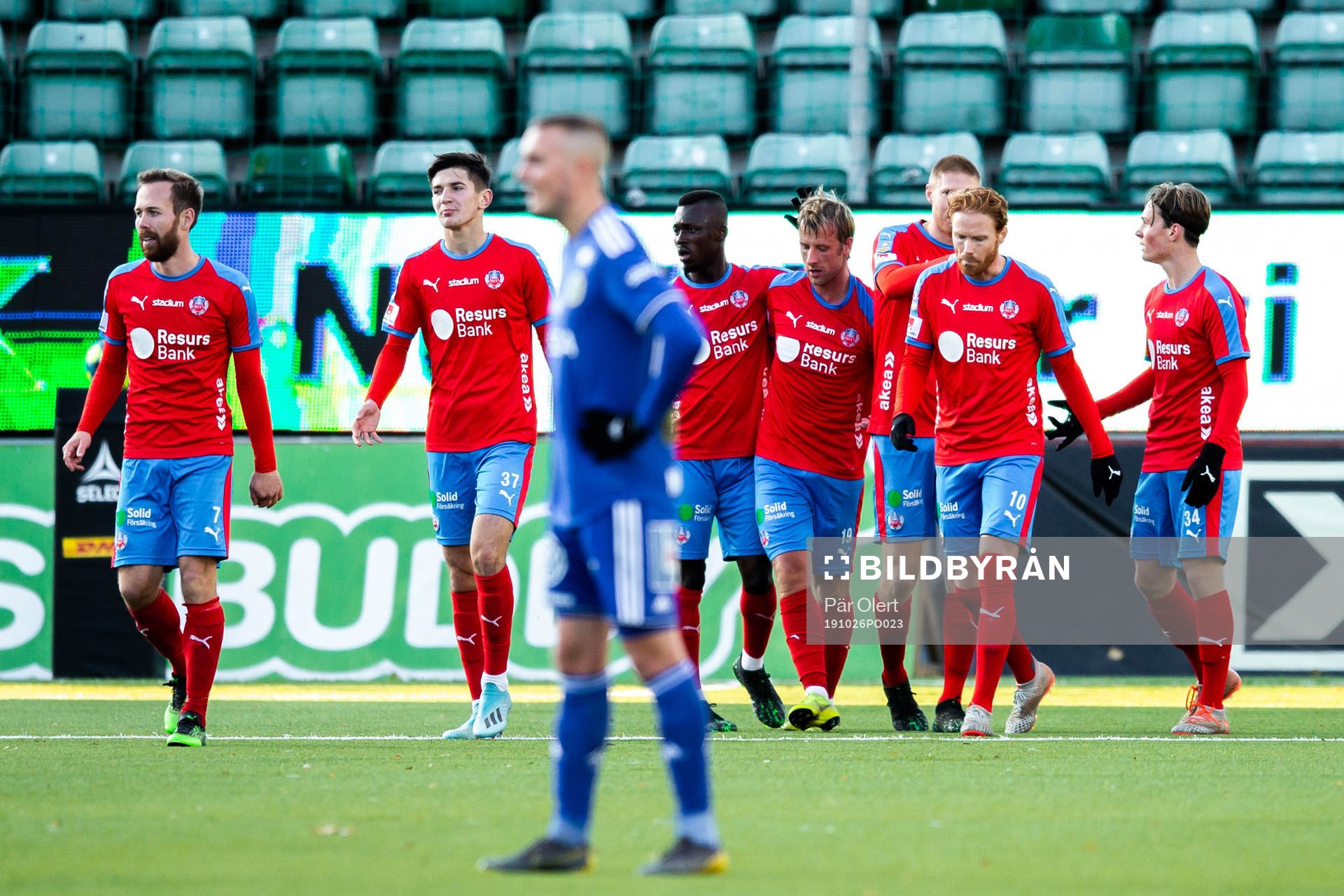 Helsingborgs Tobias Mikkelsen jublar med lagkamrater