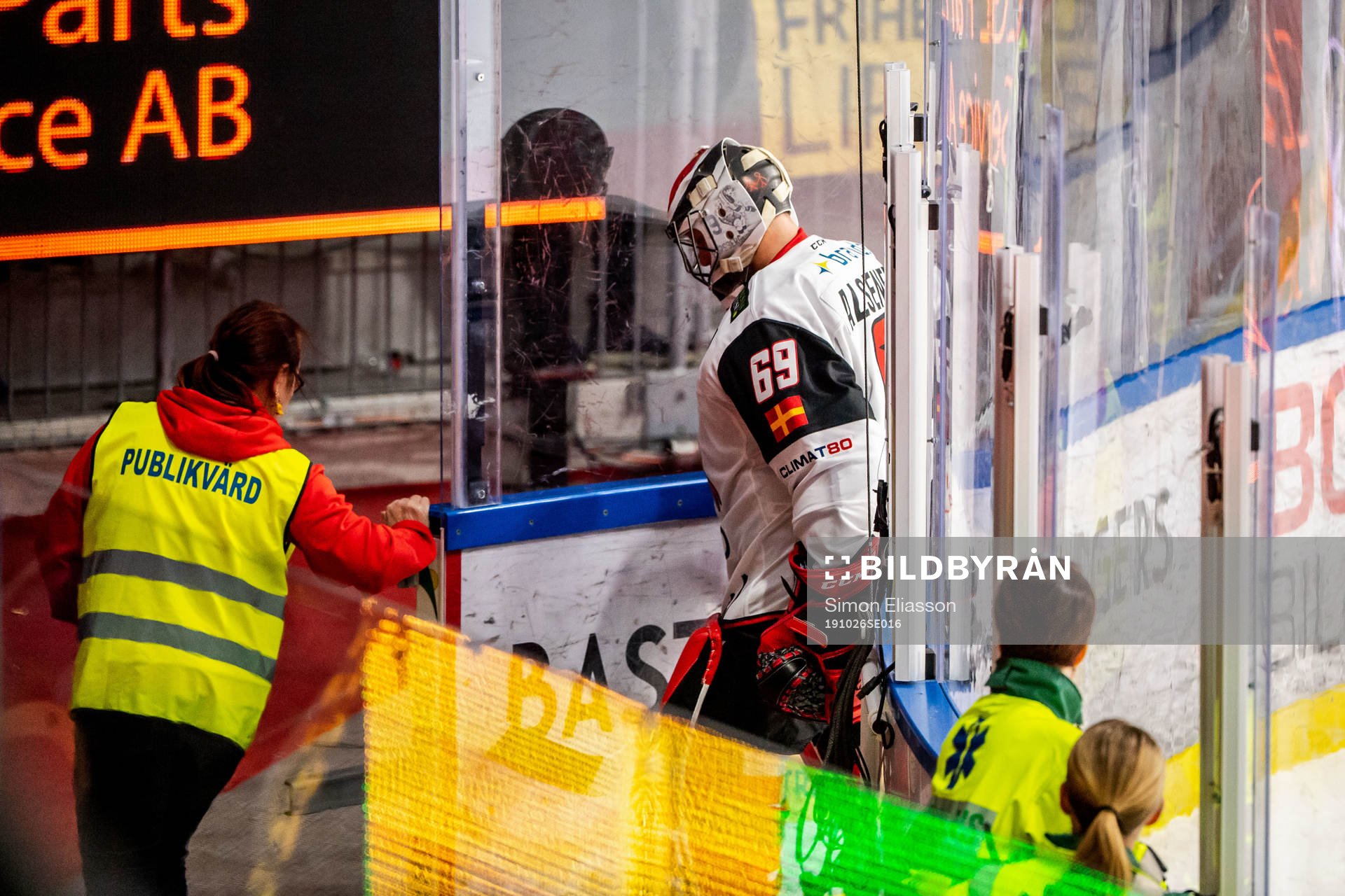 Malmö Redhawks målvakt Oscar Alsenfelt lämnar isen