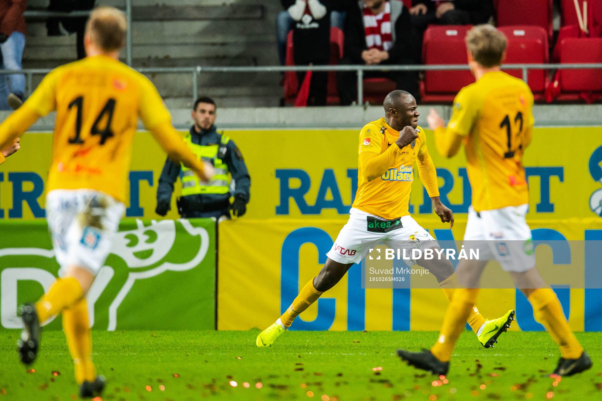 Falkenbergs John Chibuike jublar efter 1-1 under fotbollsmatchen i Allsvenskan mellan Kalmar och Falkenberg den 26 oktober 2019 i Kalmar.