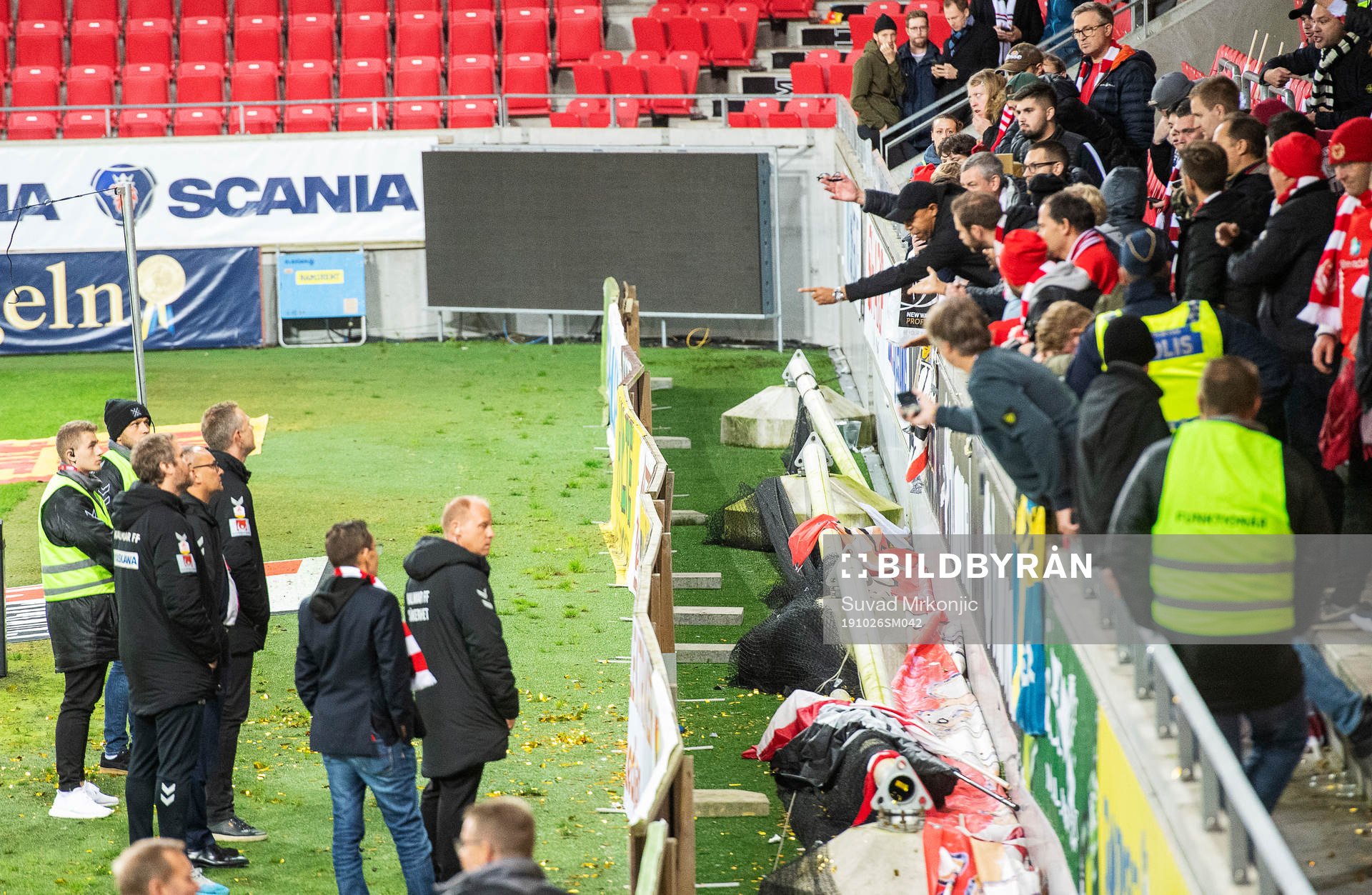 Kalmars tränare Magnus Pehrsson,  Kalmars assisterende