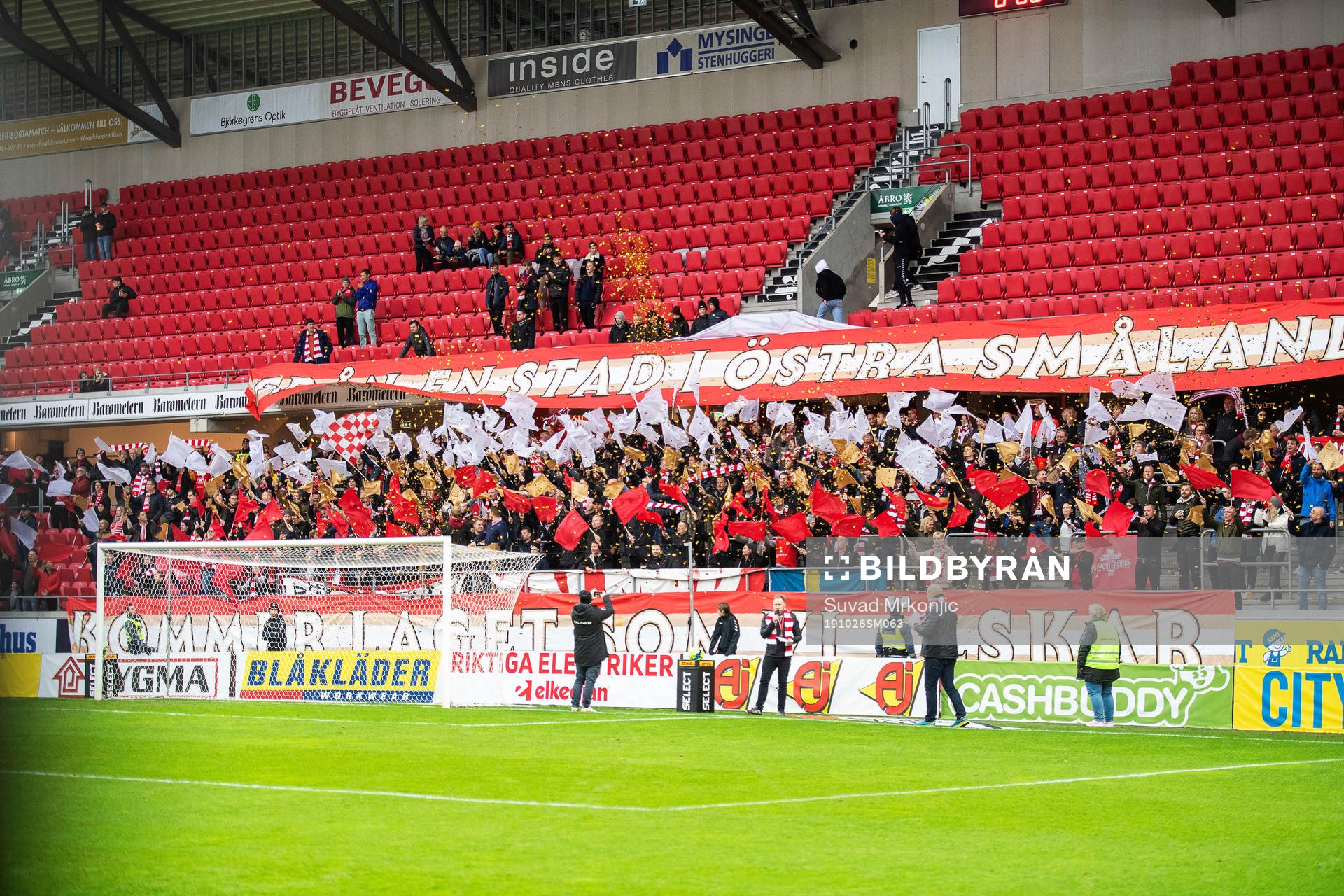 Kalmarfansens tifo under fotbollsmatchen i Allsvenskan mellan Kalmar och Falkenberg den 26 oktober 2019 i Kalmar.