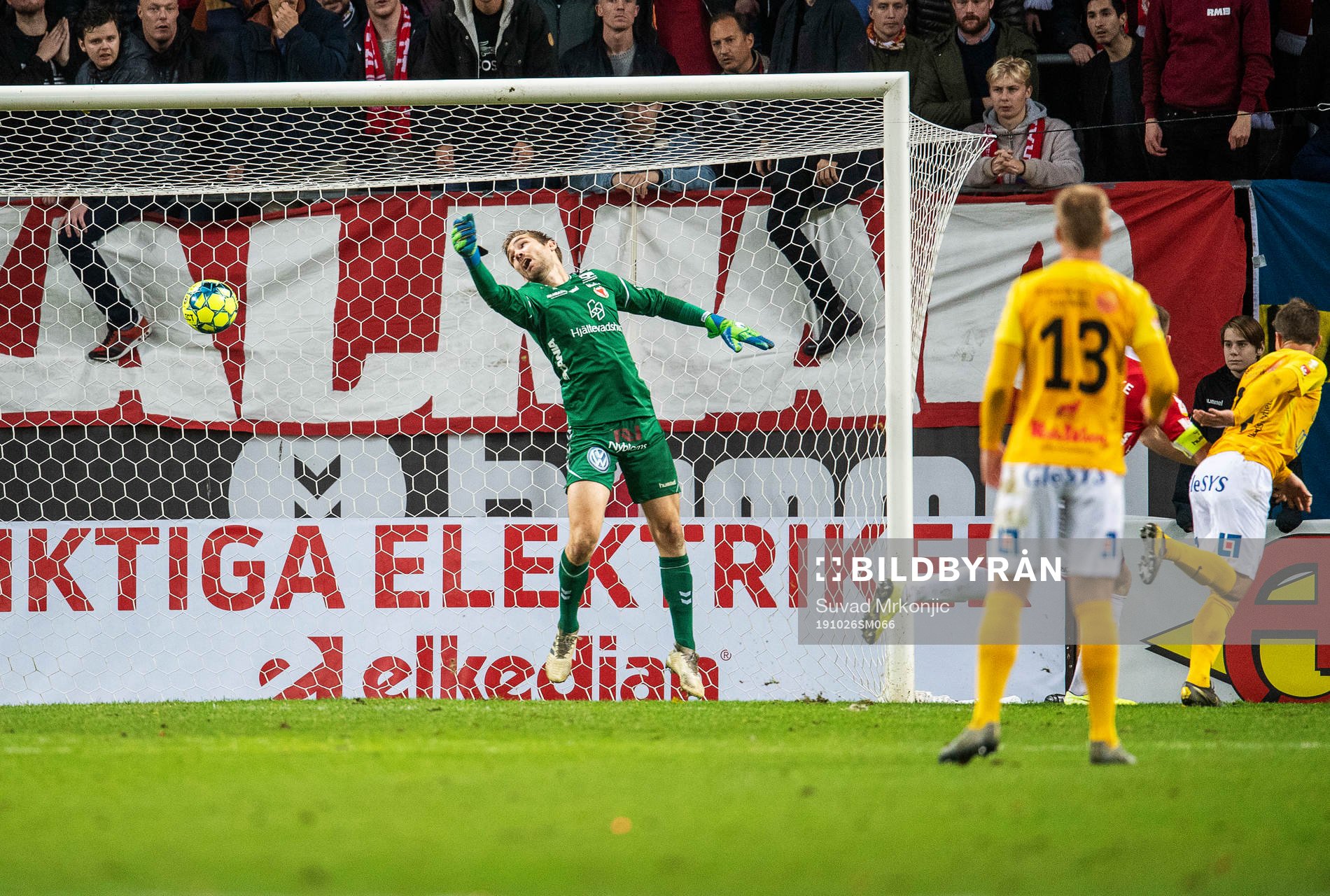 Falkenbergs Anton Wede gör 1-2 bakom Kalmars målvakt