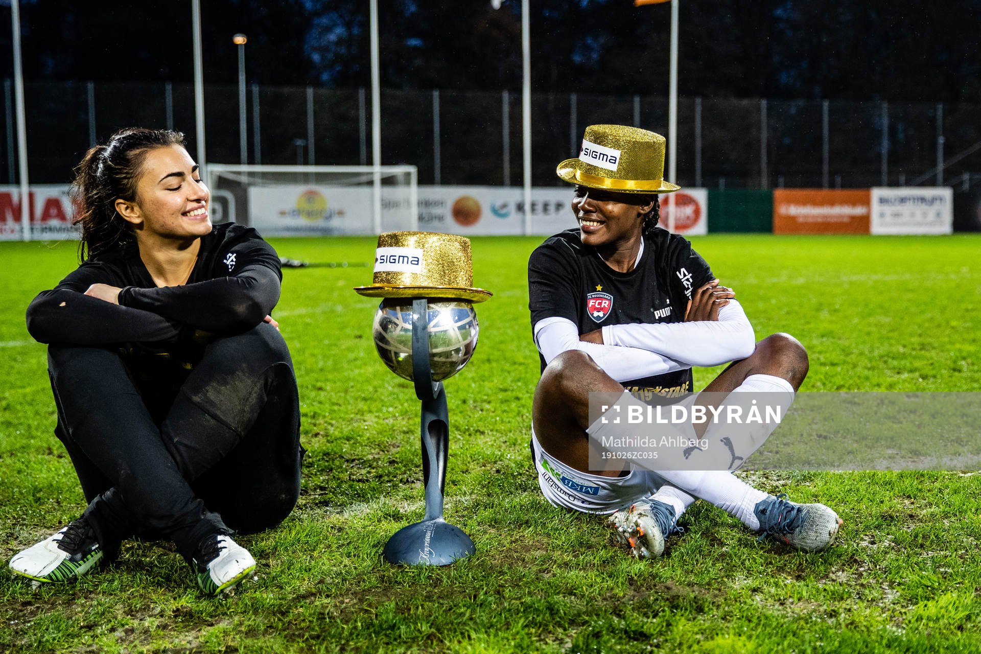 Rosengårds målvakt Zecira Musovic och Anam Imo jublar med