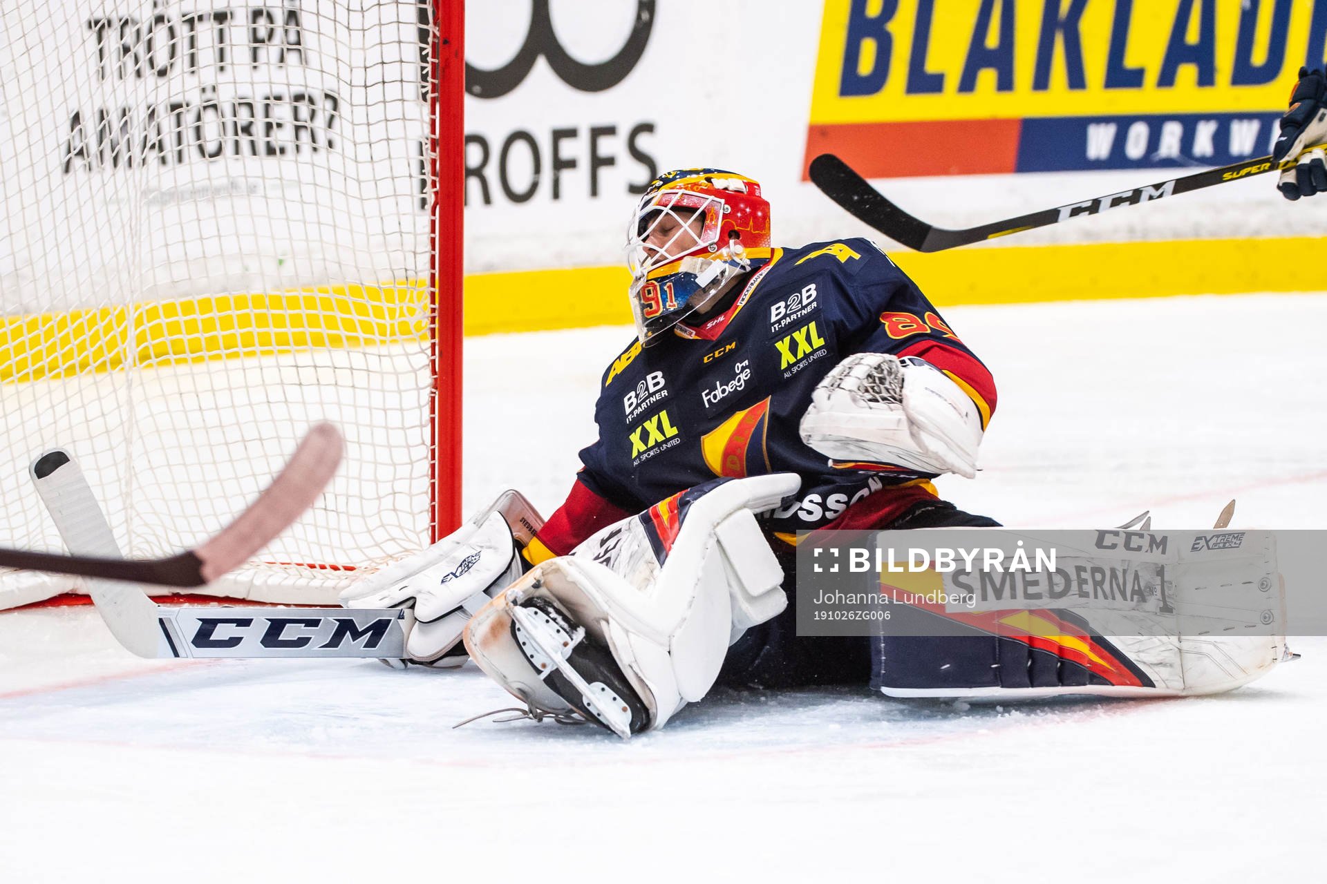 Djurgårdens målvakt Niklas Svedberg deppar