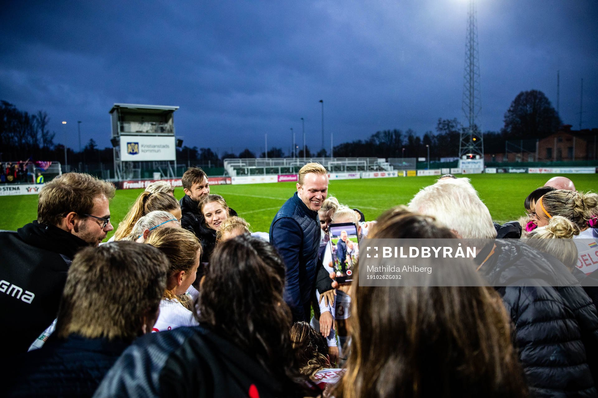 Rosengårds tränare Jonas Eidevall jublar med spelare efter fotbollsmatchen i Damallsvenskan mellan Kristianstad och Rosengård den 26 oktober 2019 i Kristianstad.