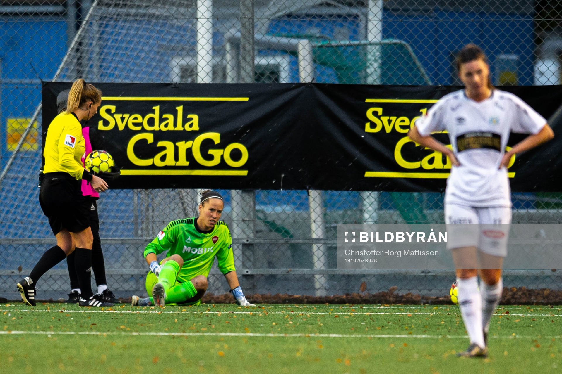 Limhamn Bunkeflos målvakt Chandra Bednar har ont under fotbollsmatchen i Damallsvenskan mellan Limhamn Bunkeflo och Kopparbergs/Göteborg den 26 oktober 2019 i Malmö.