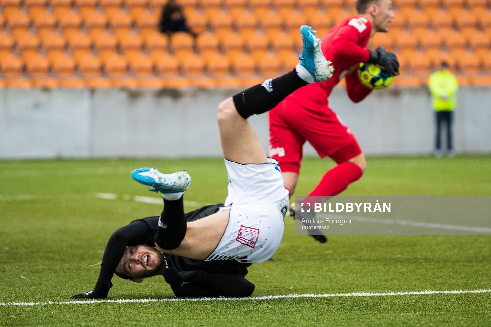 GAIS Karl Bohm och Västerås målvakt Anton Fagerström