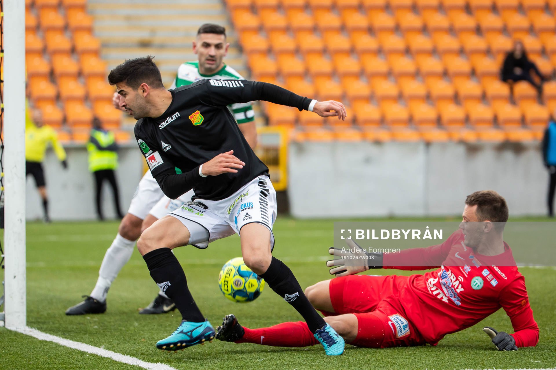 GAIS August Wängberg och Västerås målvakt Anton