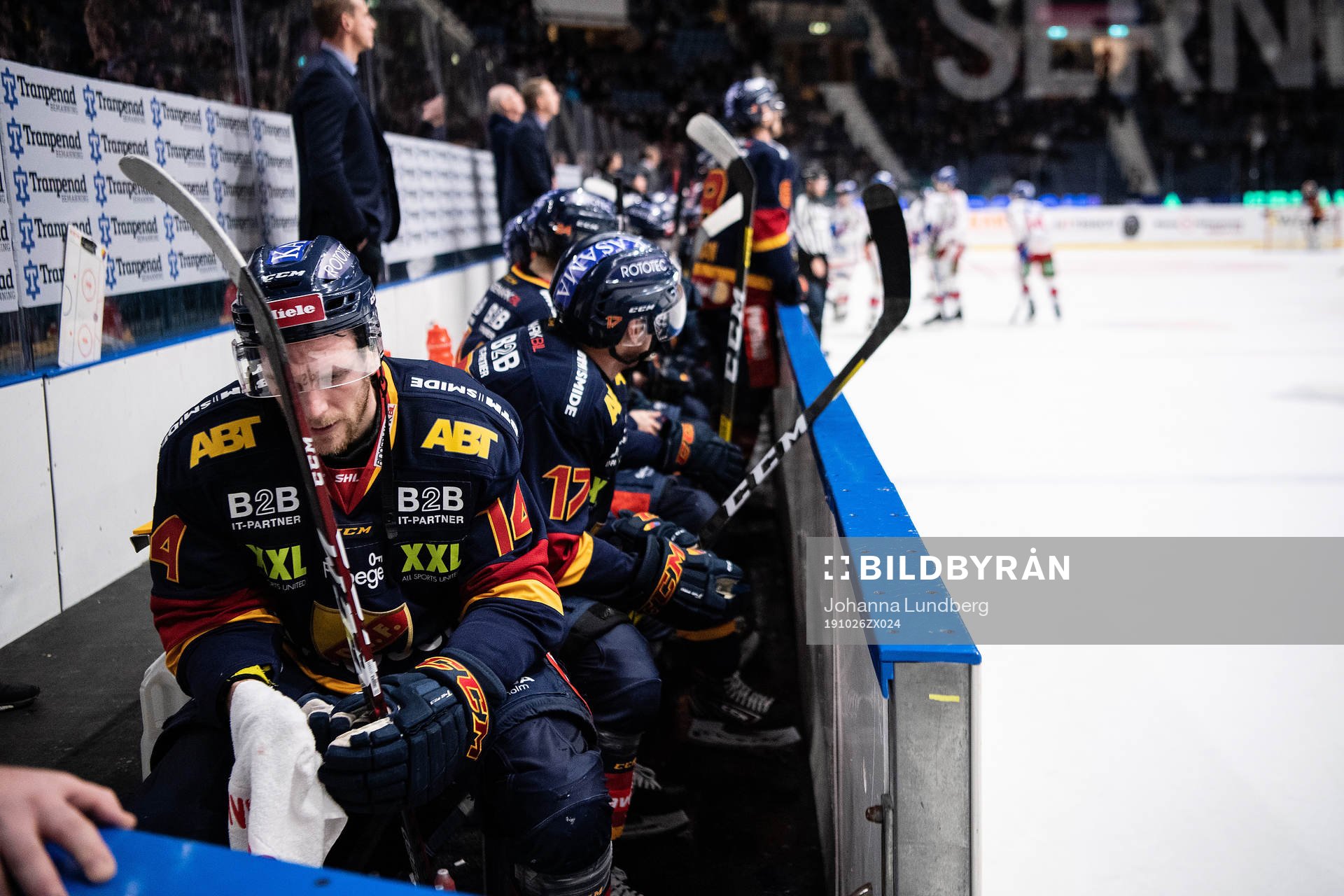 Djurgårdens Tom Wandell sitter skadad på bänken
