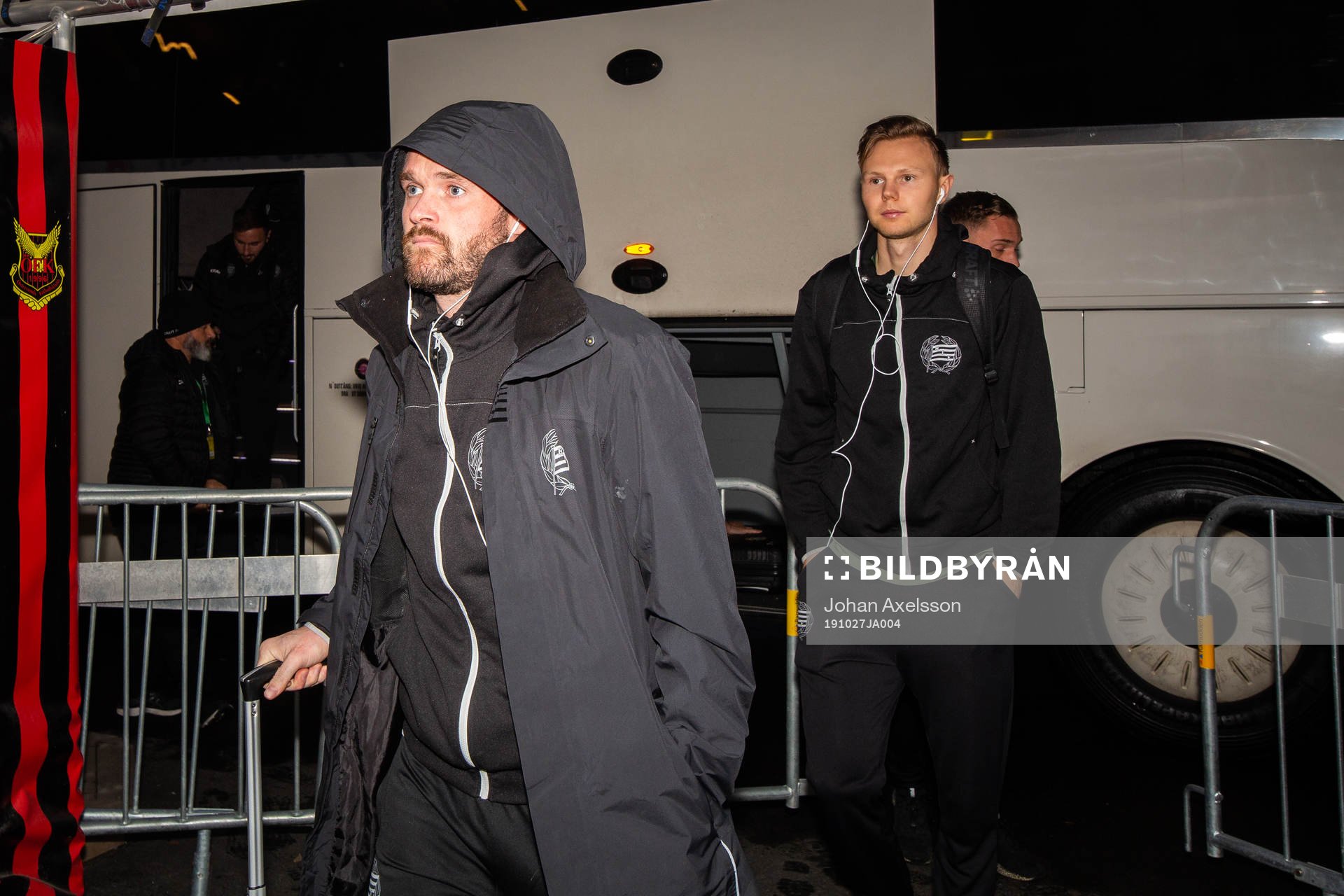 Hammarbys Mads Fenger Nielsen anläder till arenan