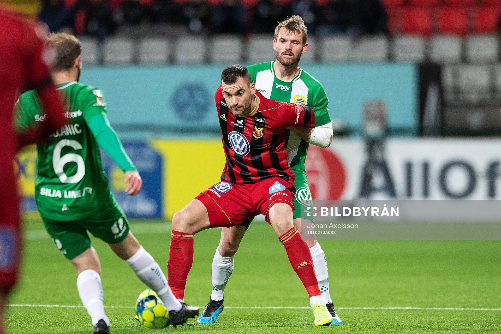 Östersunds Dino Islamovic och Hammarbys Mads Fenger Nielsen