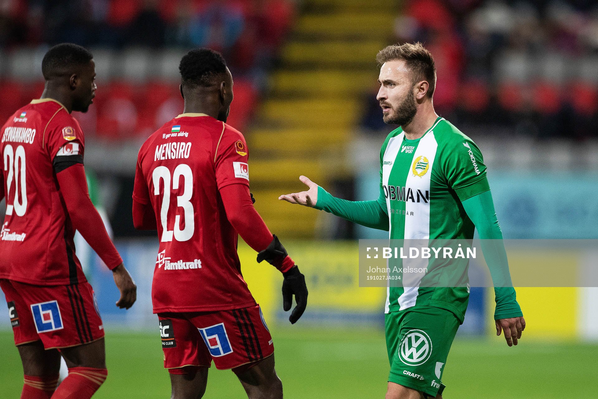 Hammarbys Muamer Tankovic i samtal med Östersunds Sam