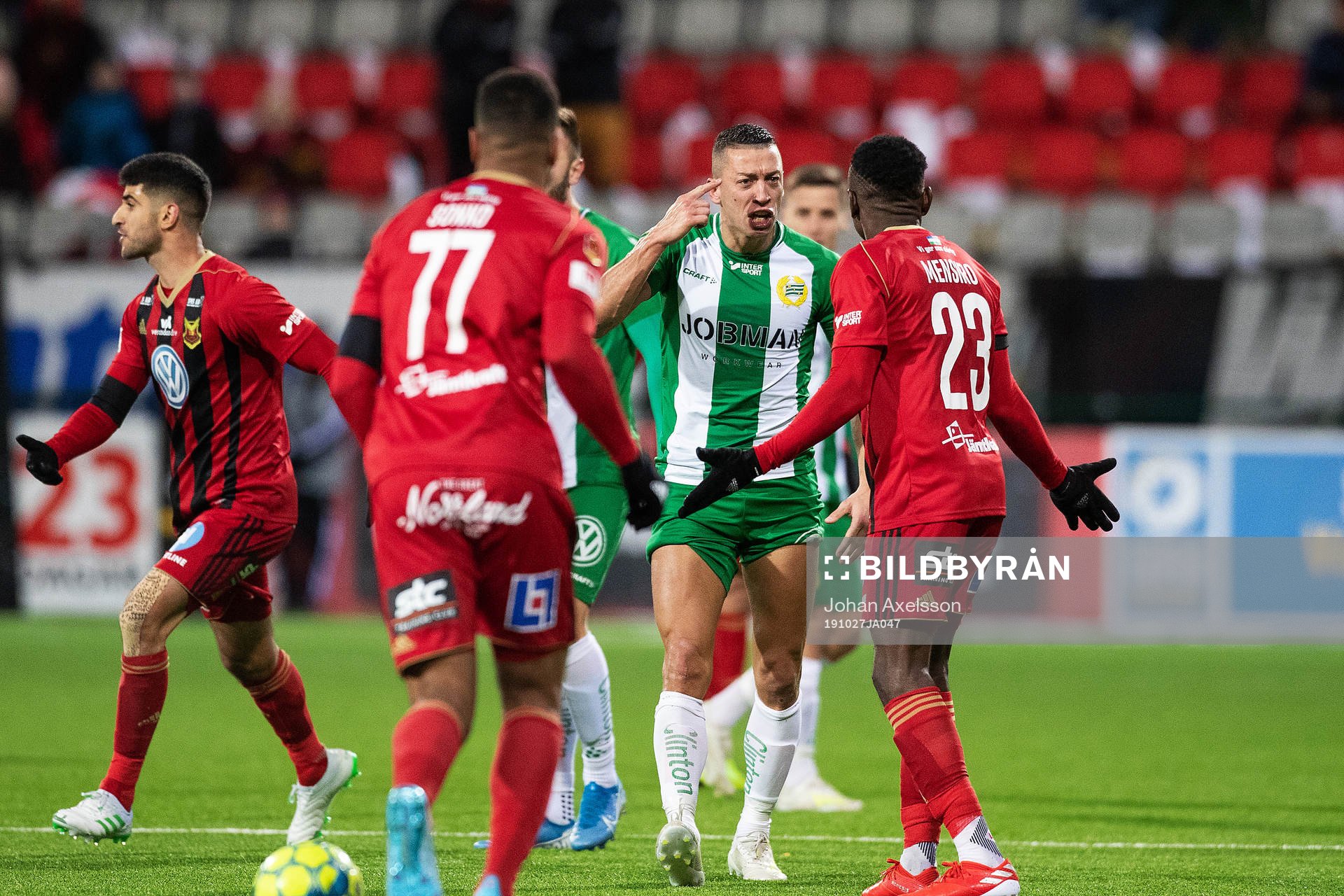 Hammarbys Nikola Djurdjic reagerar mot Östersunds Sam