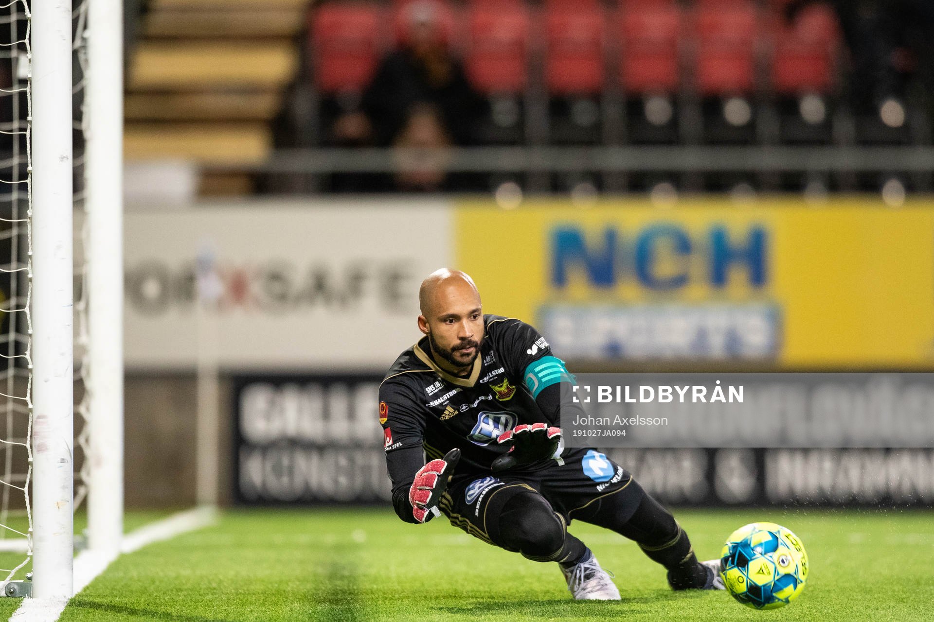 Östersunds målvakt Aly Keita under fotbollsmatchen i Allsvenskan mellan Östersund och Hammarby den 27 Oktober 2019 i Östersund.