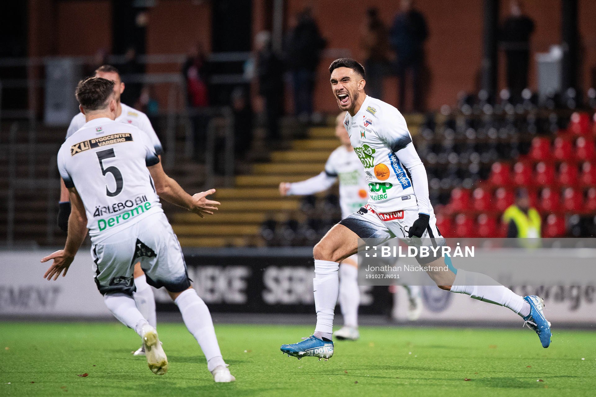 Varbergs Daniel Krezic jublar efter 0-1 under fotbollsmatchen i Superettan mellan Brommapojkarna och Varberg den 27 oktober 2019 i Stockholm.