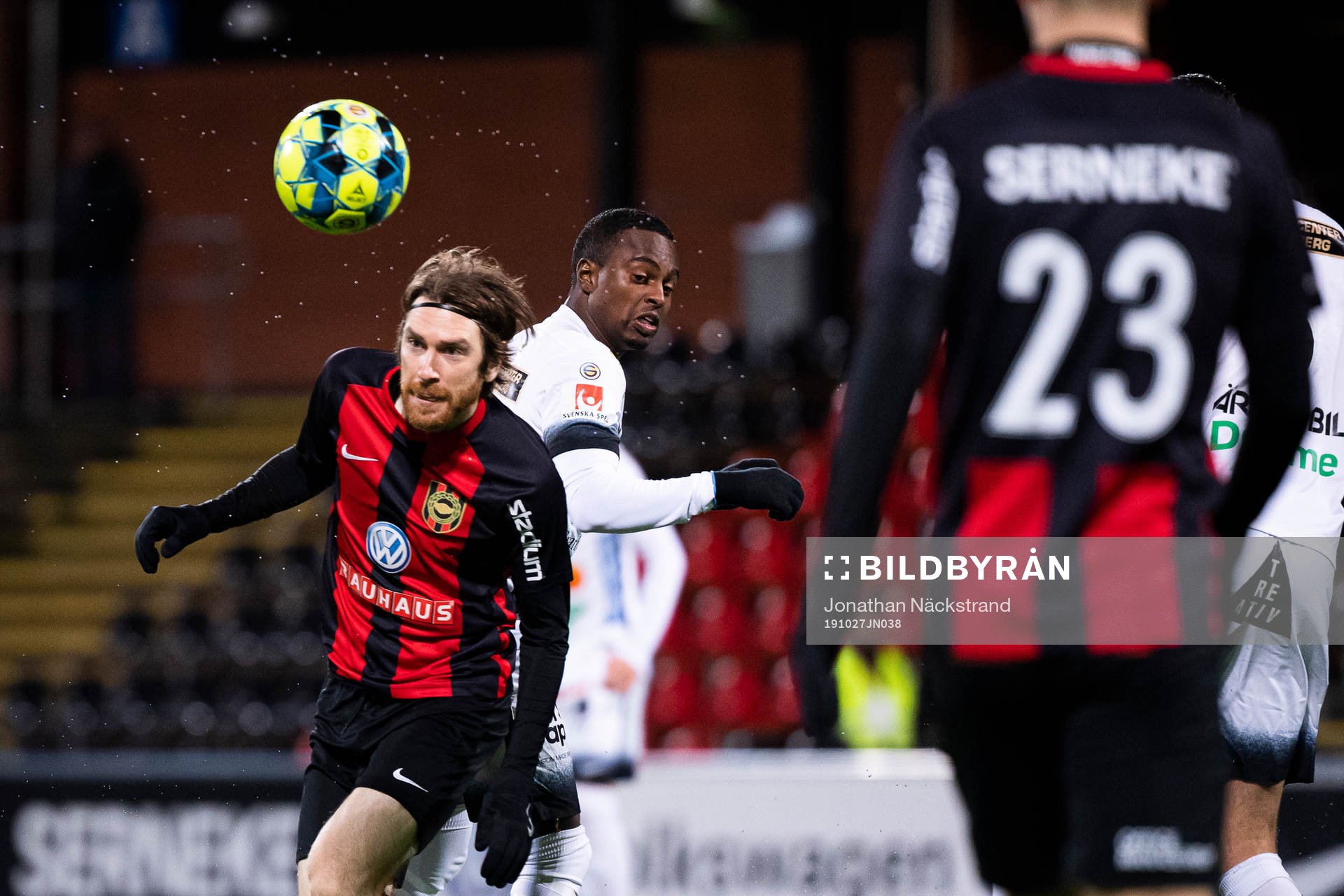 BrommapojkarnasMarcus Gustafsson och Varbergs Nahom Girmai