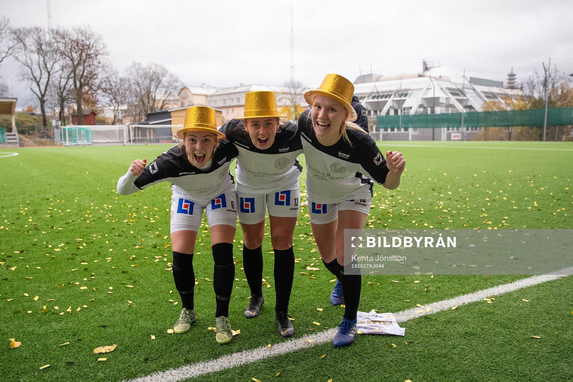 Uppsalas Agnes Nyberg, Cornelia Kapocs och Sara Olai jublar