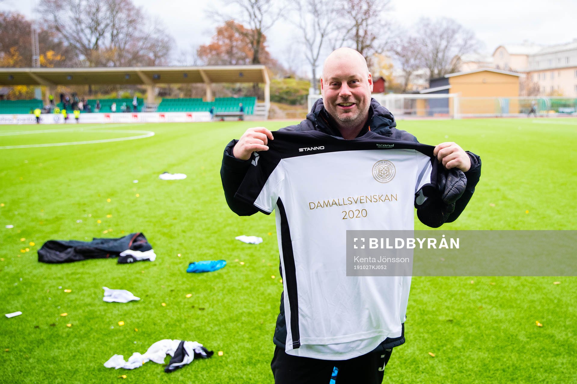 Uppsalas tränare Jonas Valfridsson jublar