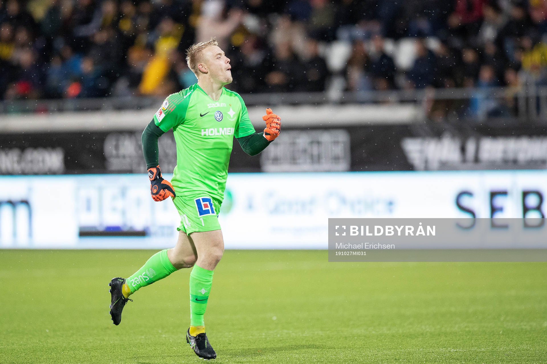 IFK Norrköpings målvakt Isak Pettersson jublar