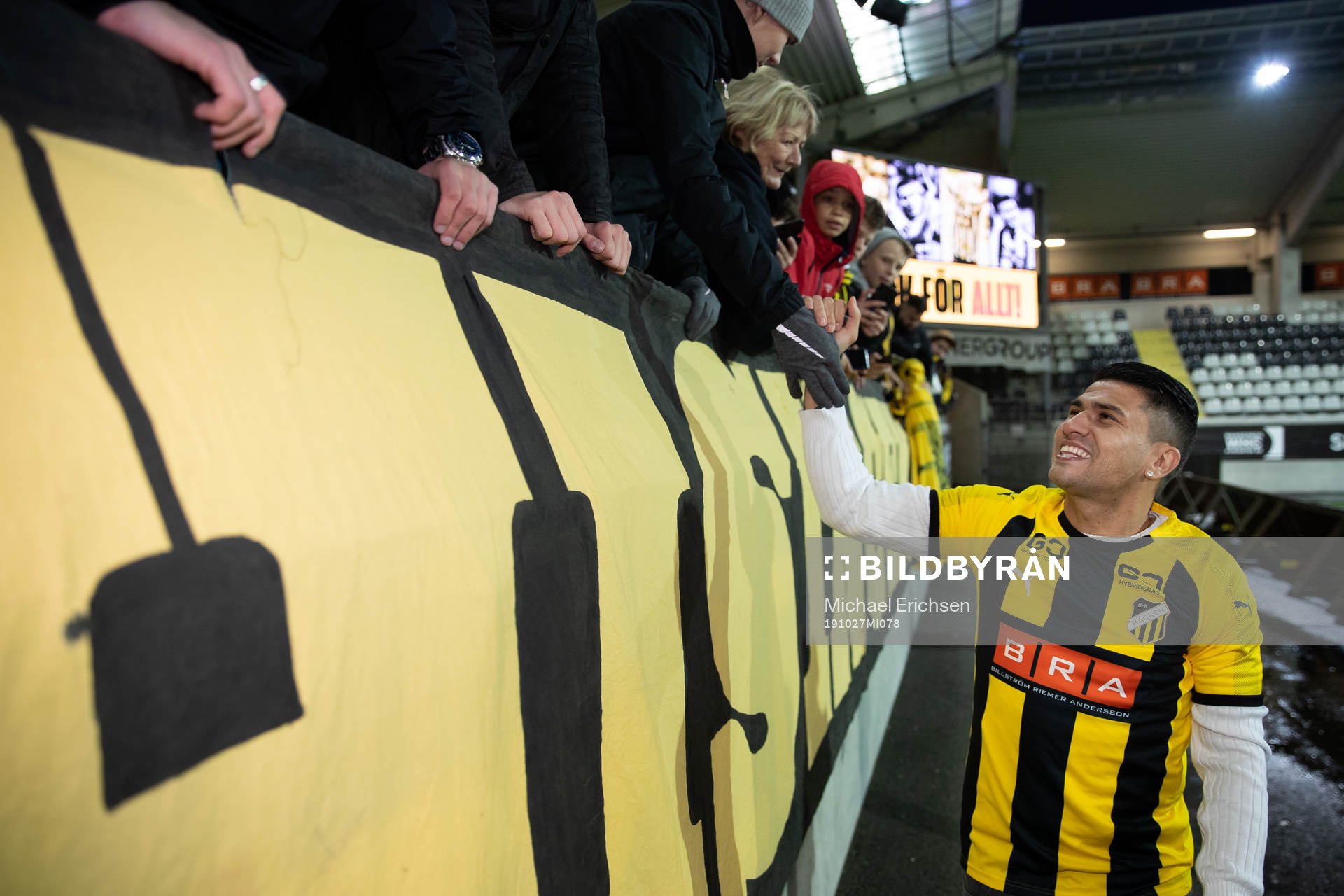 Häckens Paulinho tackas fansen