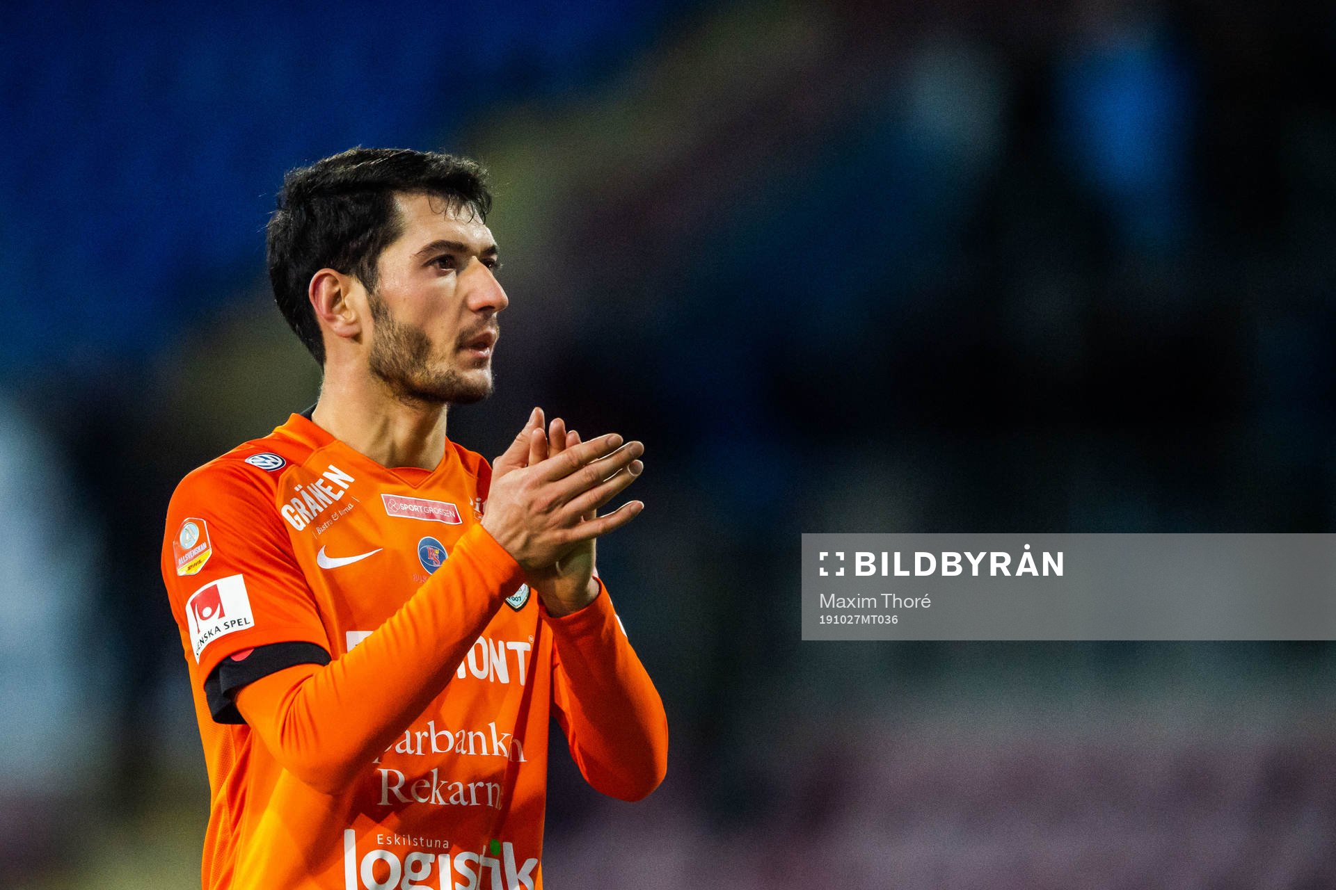 AFC Eskilstunas Anel Rashkaj tackar publiken