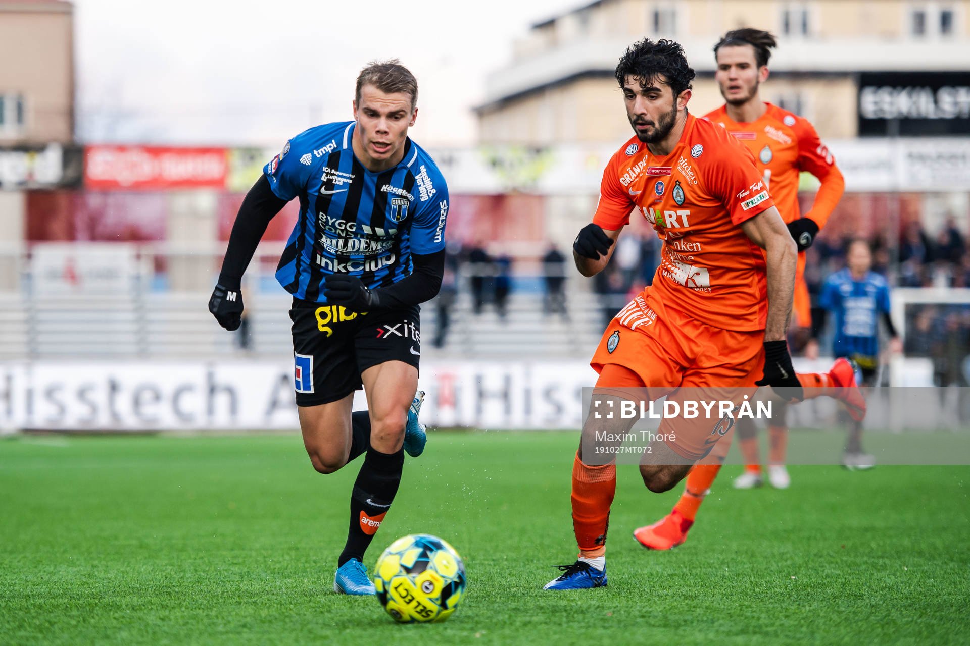 Sirius Elias Andersson och AFC Eskilstunas Sandro Tsveiba