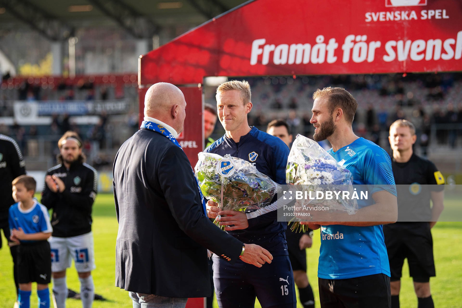 Halmstads Peter Larsson och Jesper Westerberg tackas av