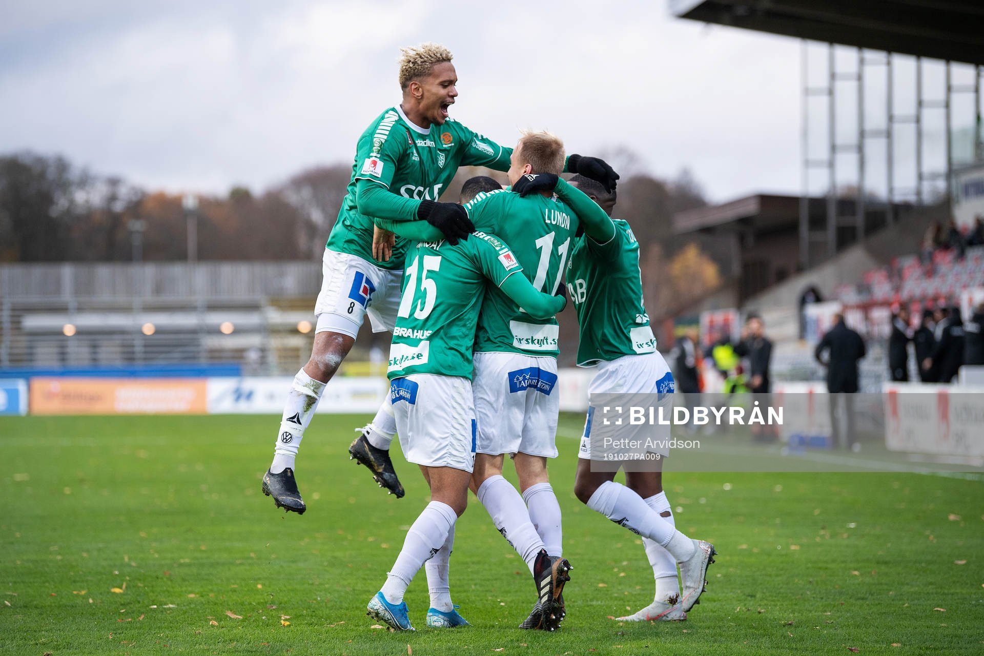 Brages Seth Kanteh Hellberg och Anton Lundin jublar