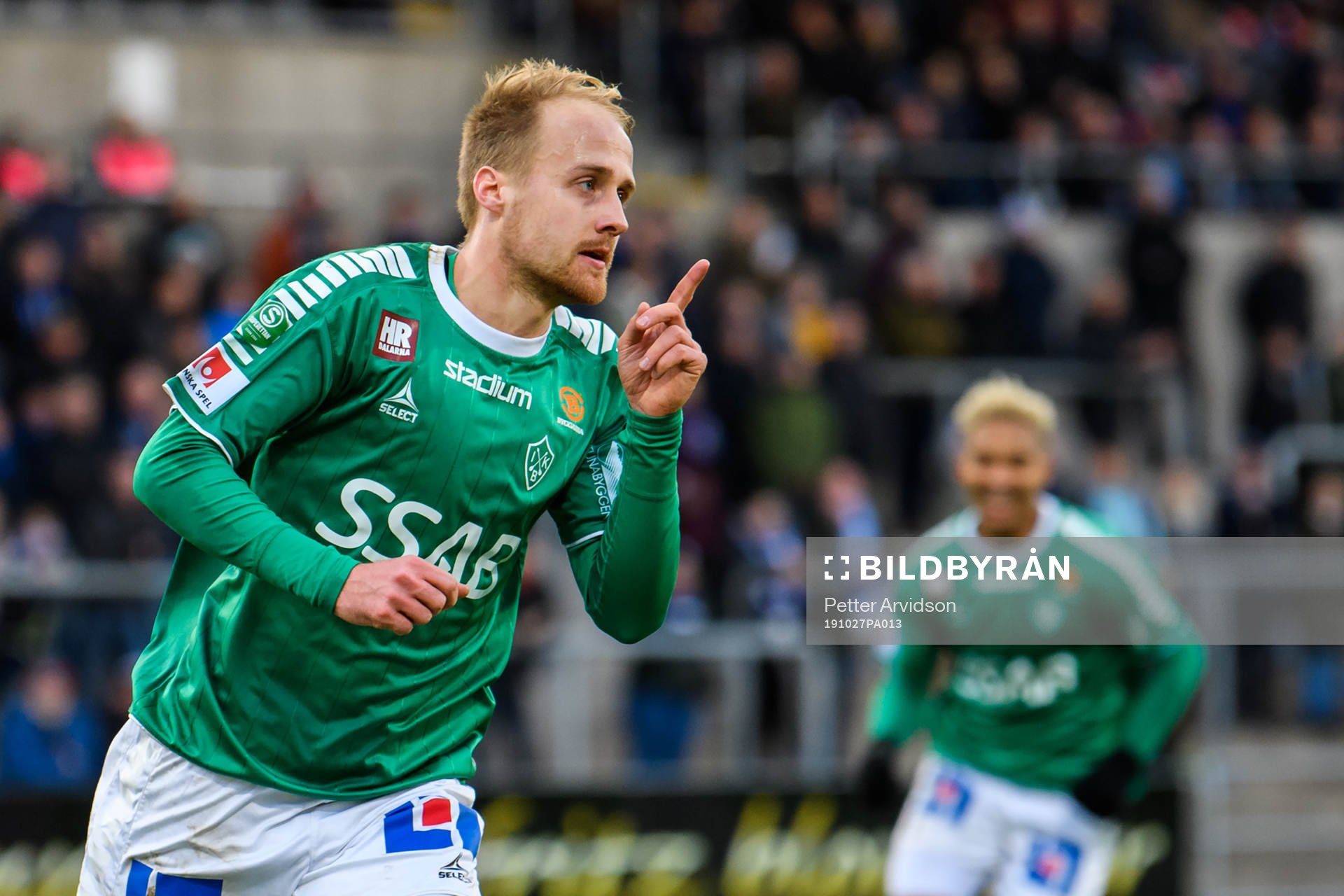 Brages Anton Lundin jublar