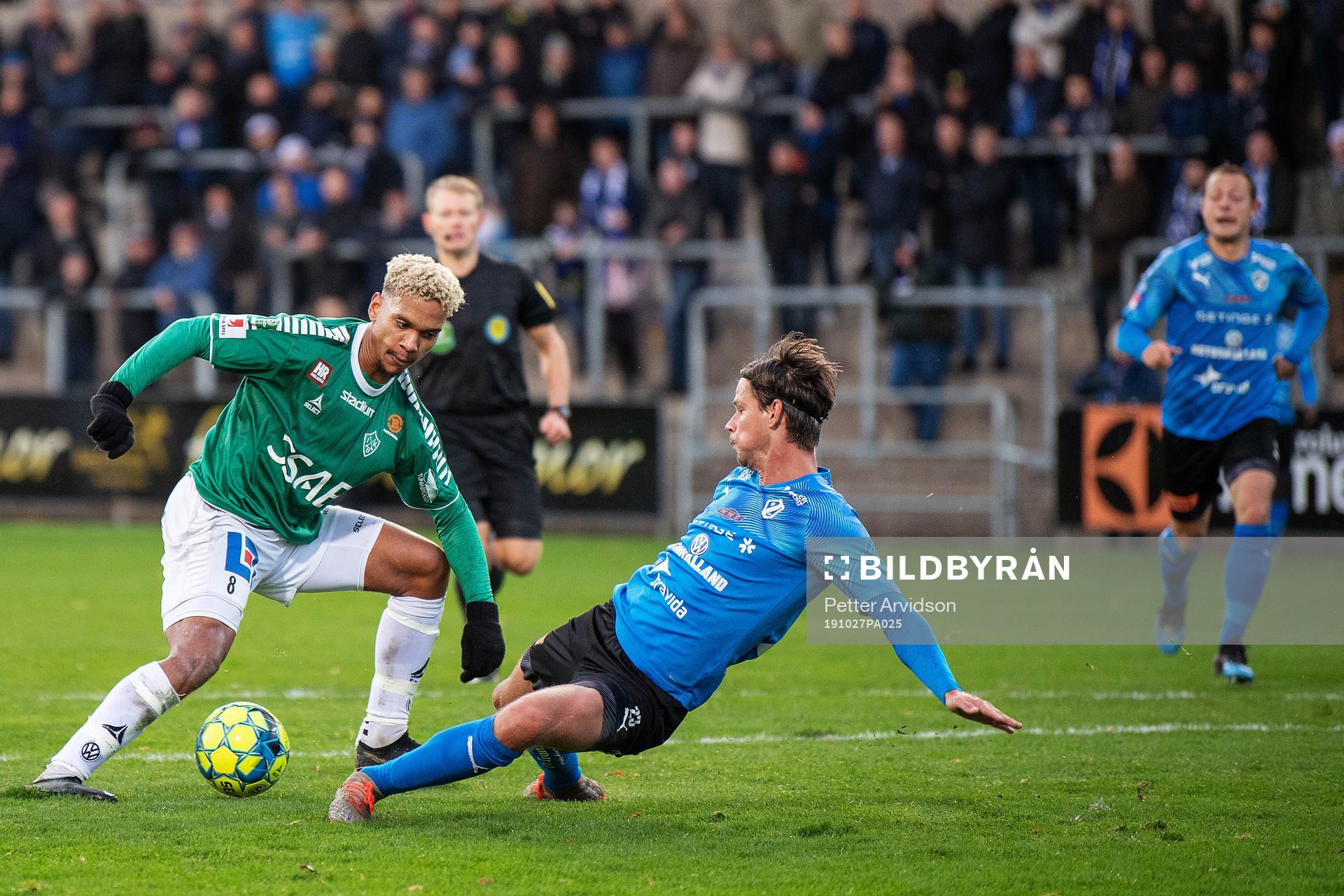 Brages Seth Kanteh Hellberg och Halmstads Dusan Djuric