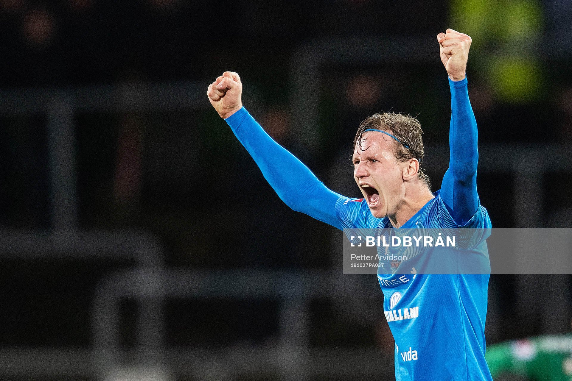 Halmstads Alexander Berntsson jublar efter fotbollsmatchen i Superettan mellan Halmstad och Brage den 27 oktober 2019 i Halmstad.