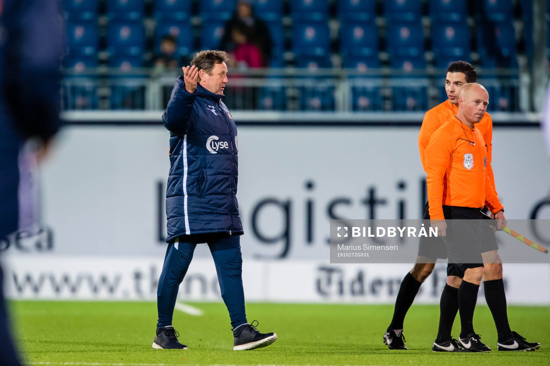 Bjarne Berntsen, head coach of Viking, and Tore Hansen, referee, after the Eliteserien match between Kristiansund and Viking on October 27, 2019 in Kristiansund.