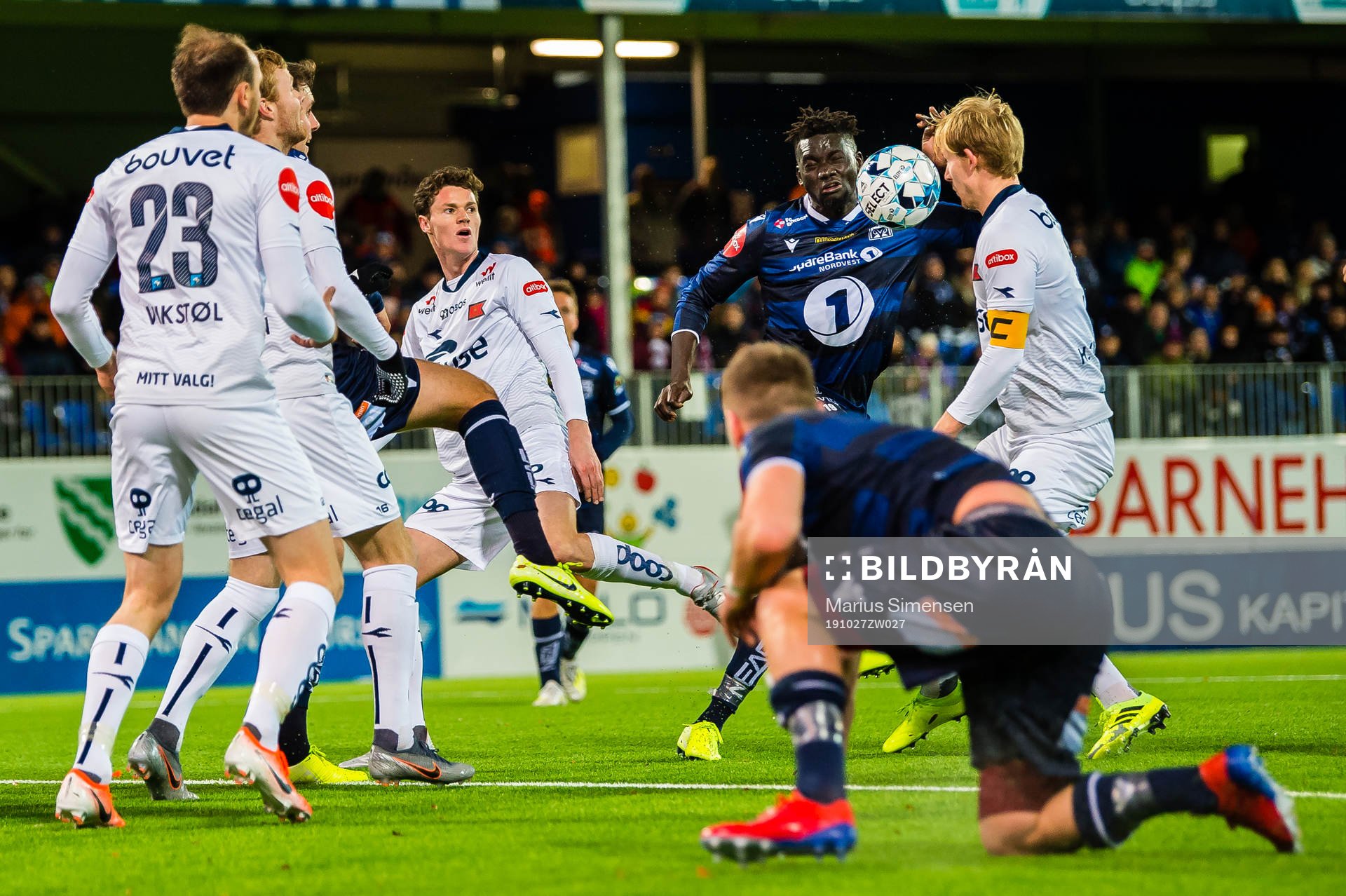 Aliou Coly of Kristiansund handsing