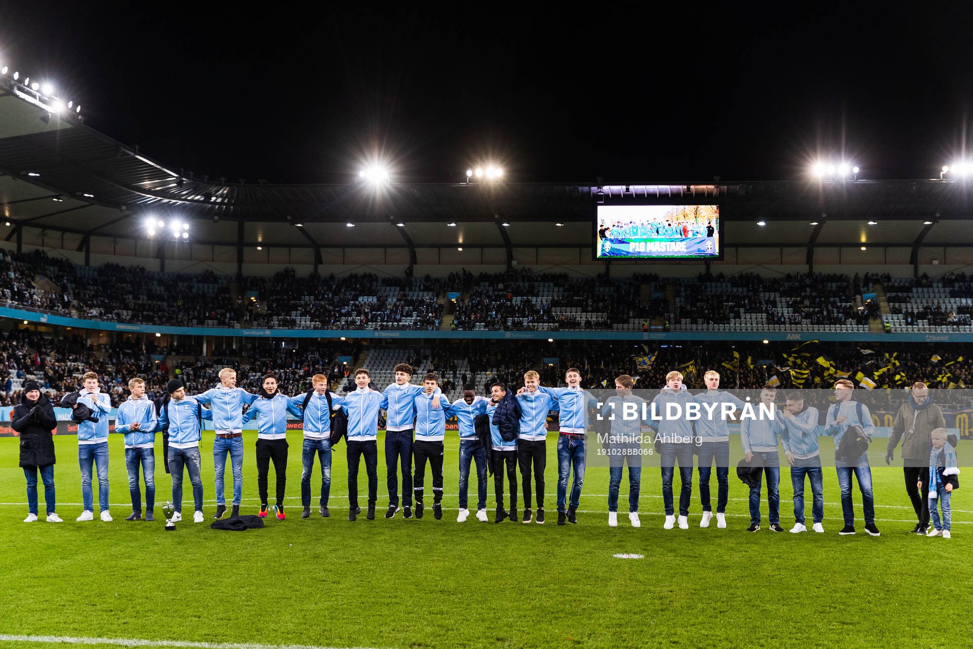 Malmö FFs P16-lag hyllas för sitt SM-guld