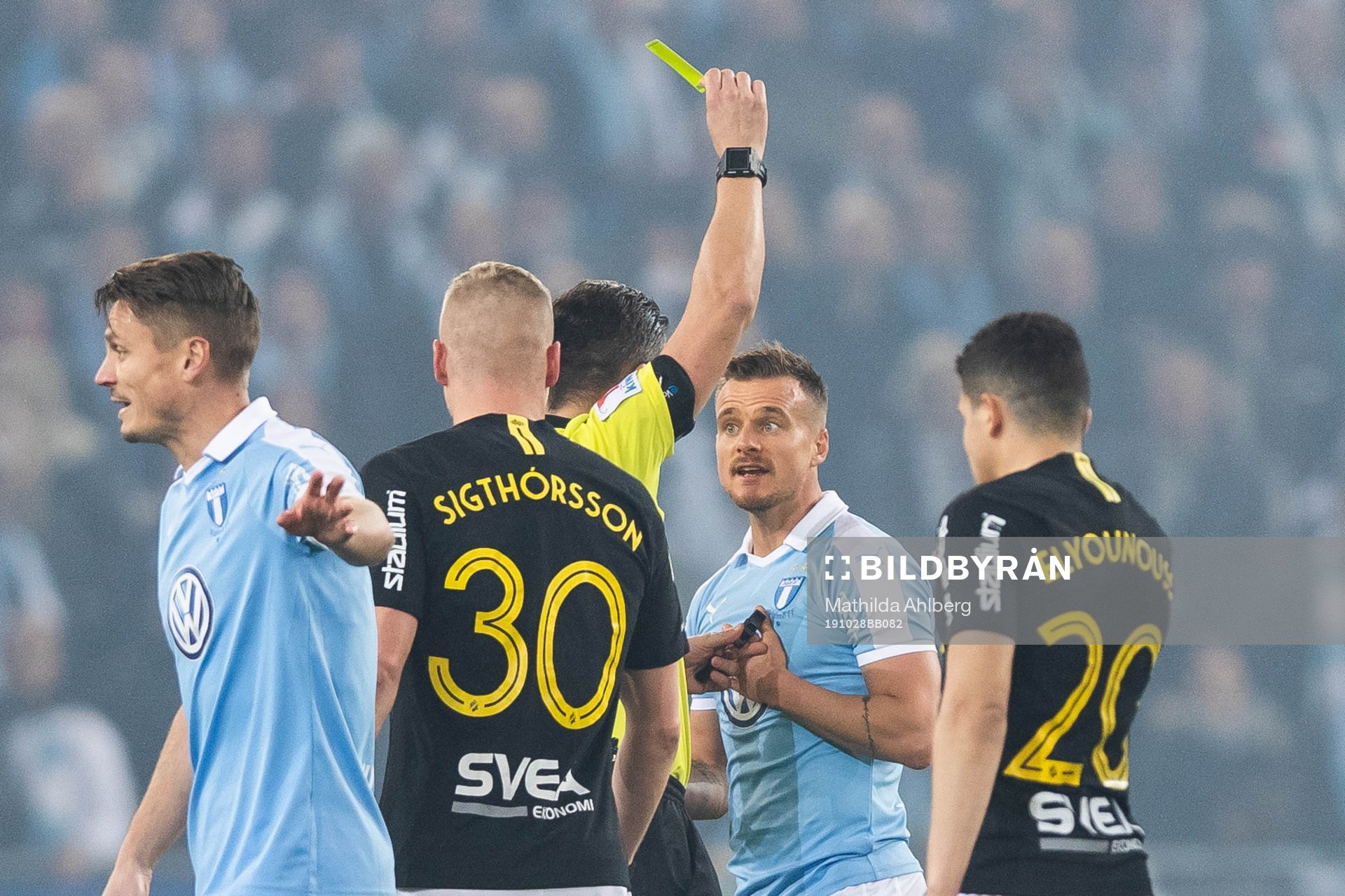 Malmö FFs Fouad Bachirou varnas av domare Bojan Pandzic