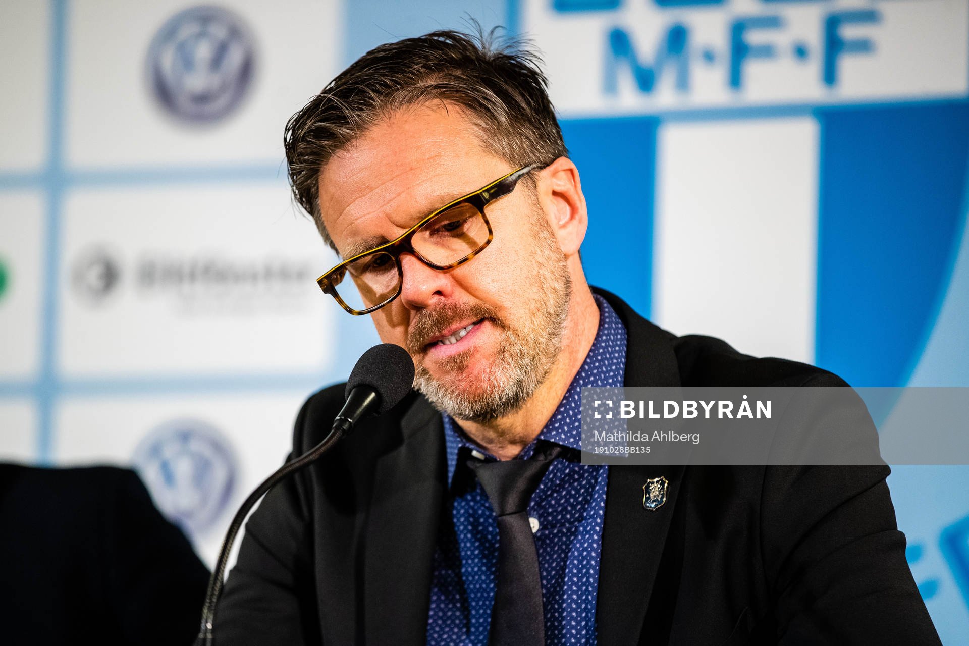 s tränare Rikard Norling deppar på presskonferensen