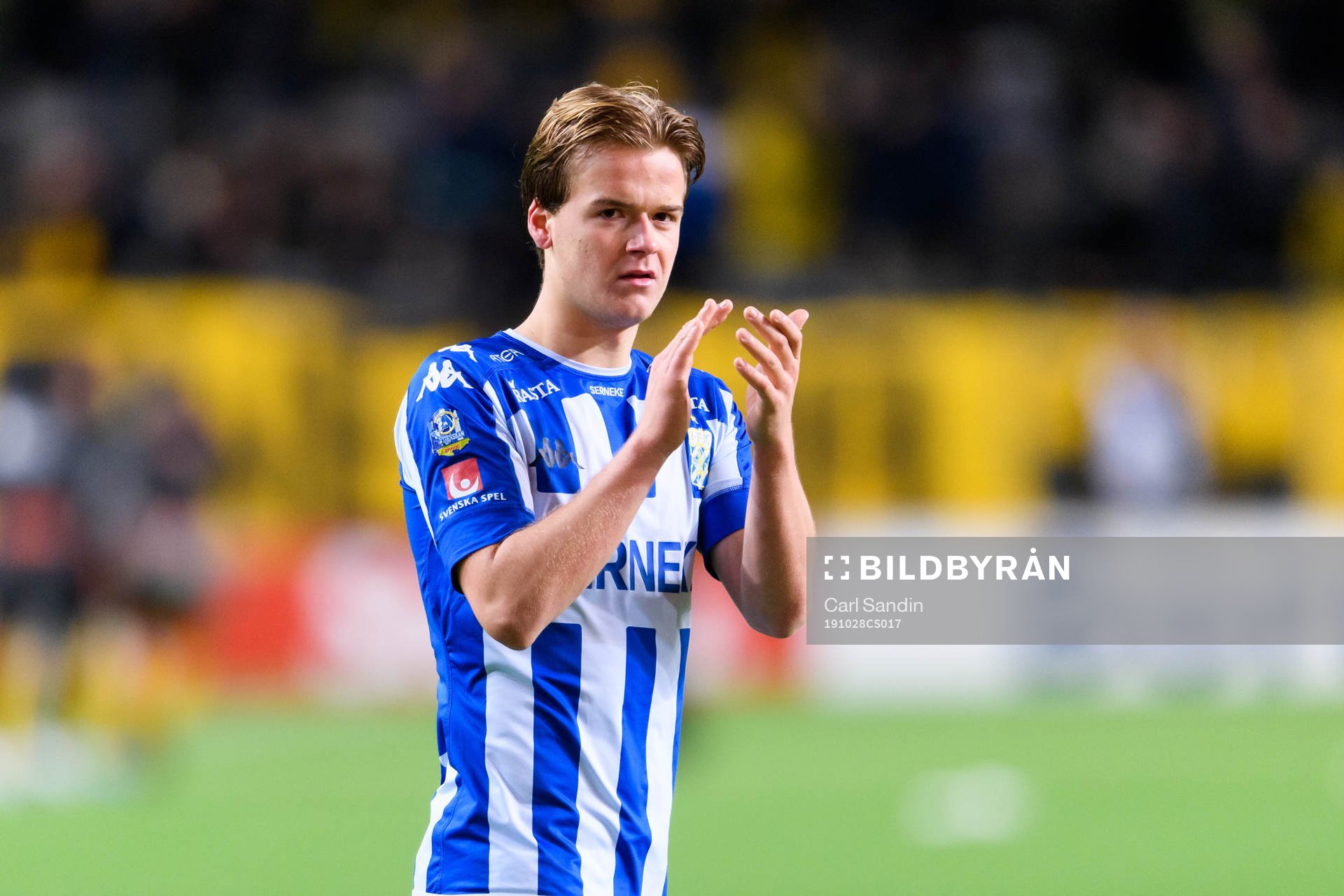 IFK Göteborgs August Erlingmark tackar publiken