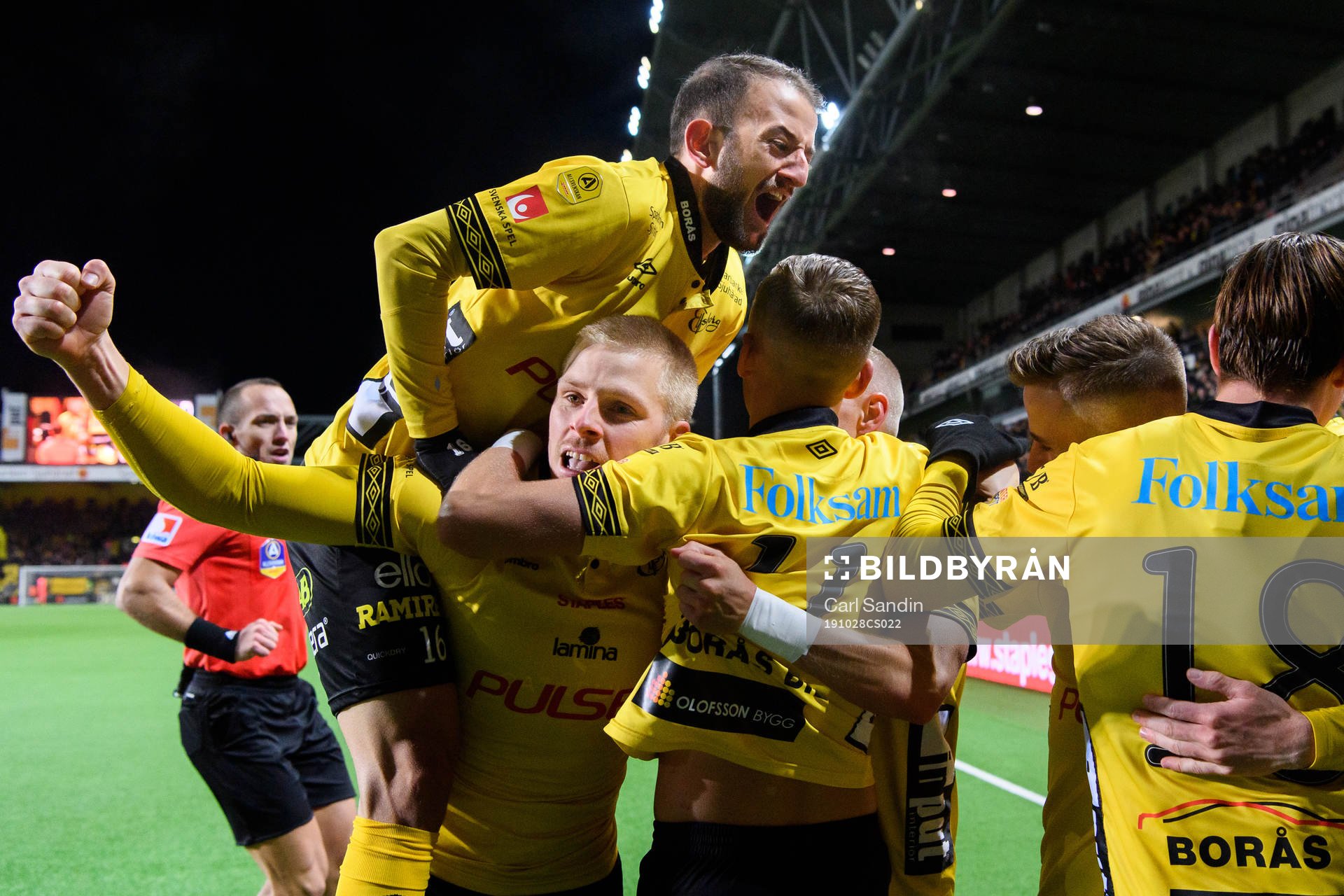 Elfsborgs Per Frick, Robert Gojani jublar med lagkamraterna